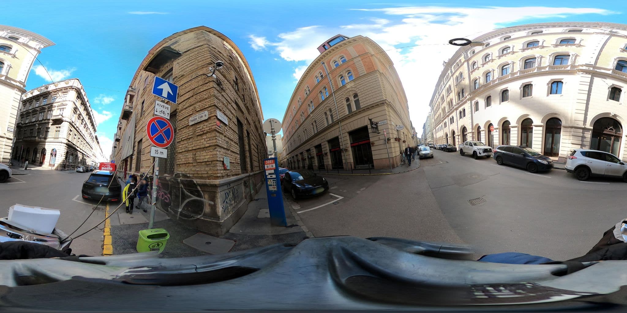 Street view near 루나하우스, Budapest VI. kerület — © grozsa11 (CC BY-SA · Mapillary)