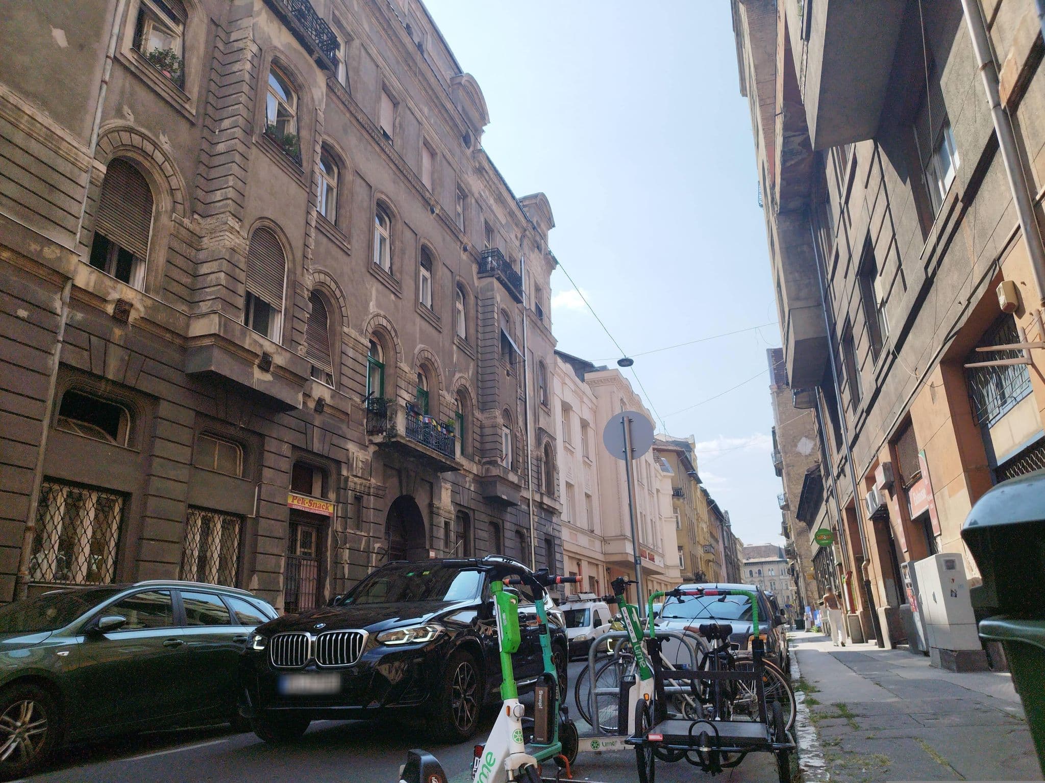 Street view near Royal Youth Guest House, Józsefváros — © grozsa11 (CC BY-SA · Mapillary)