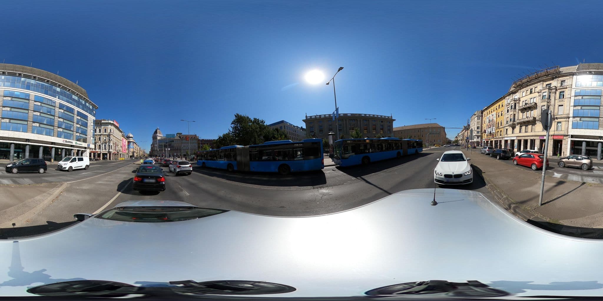 Street view near Hostel Just Right, Csarnoknegyed — © vst (CC BY-SA · Mapillary)
