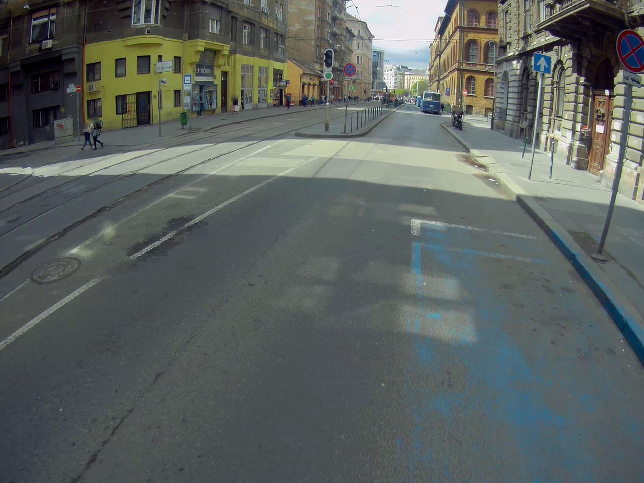 Street view near Bella Hostel, Csarnoknegyed — © andras (CC BY-SA · Mapillary)