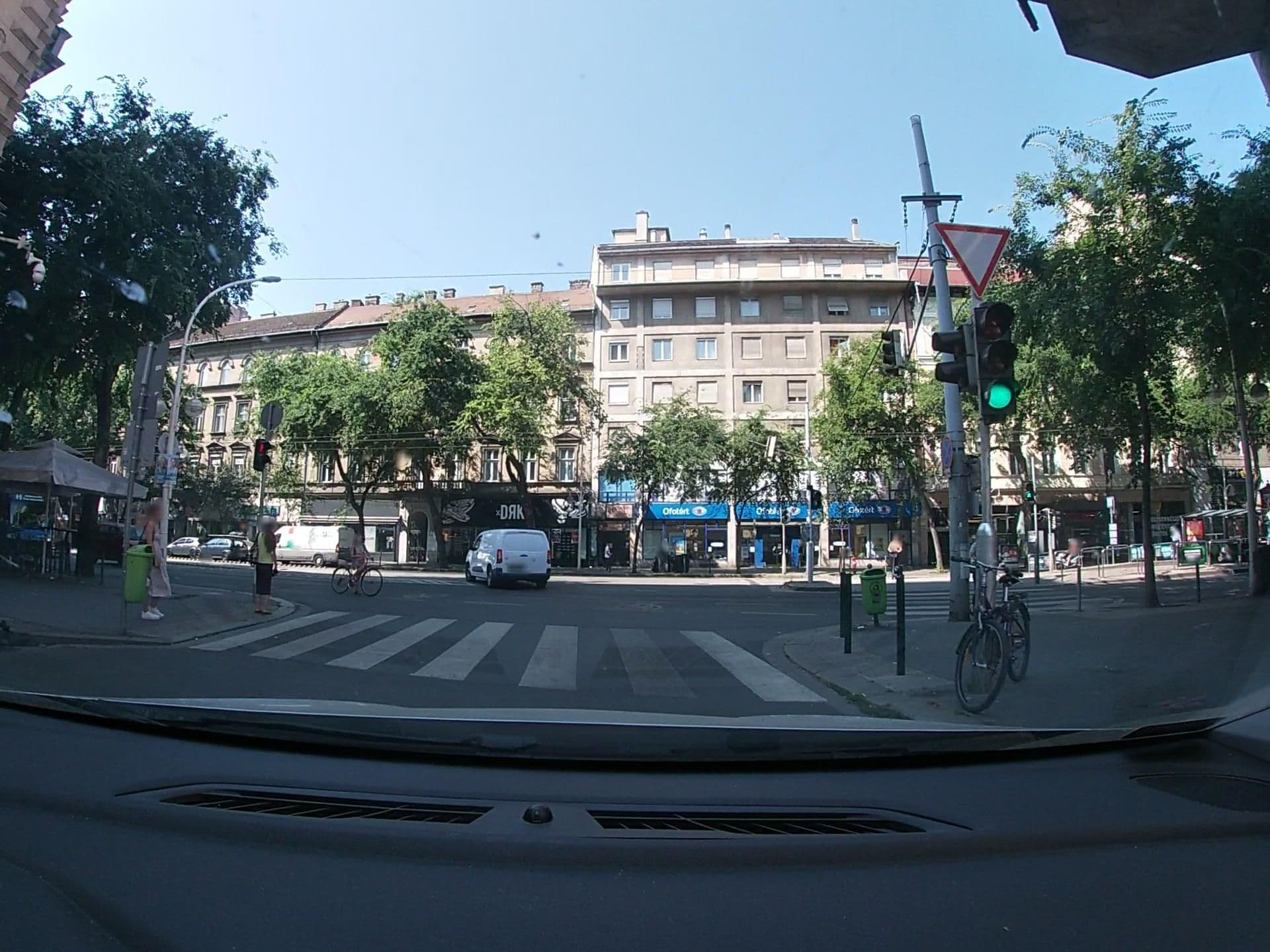 Street view near Leanback Hostel, Erzsébetváros — © vst (CC BY-SA · Mapillary)