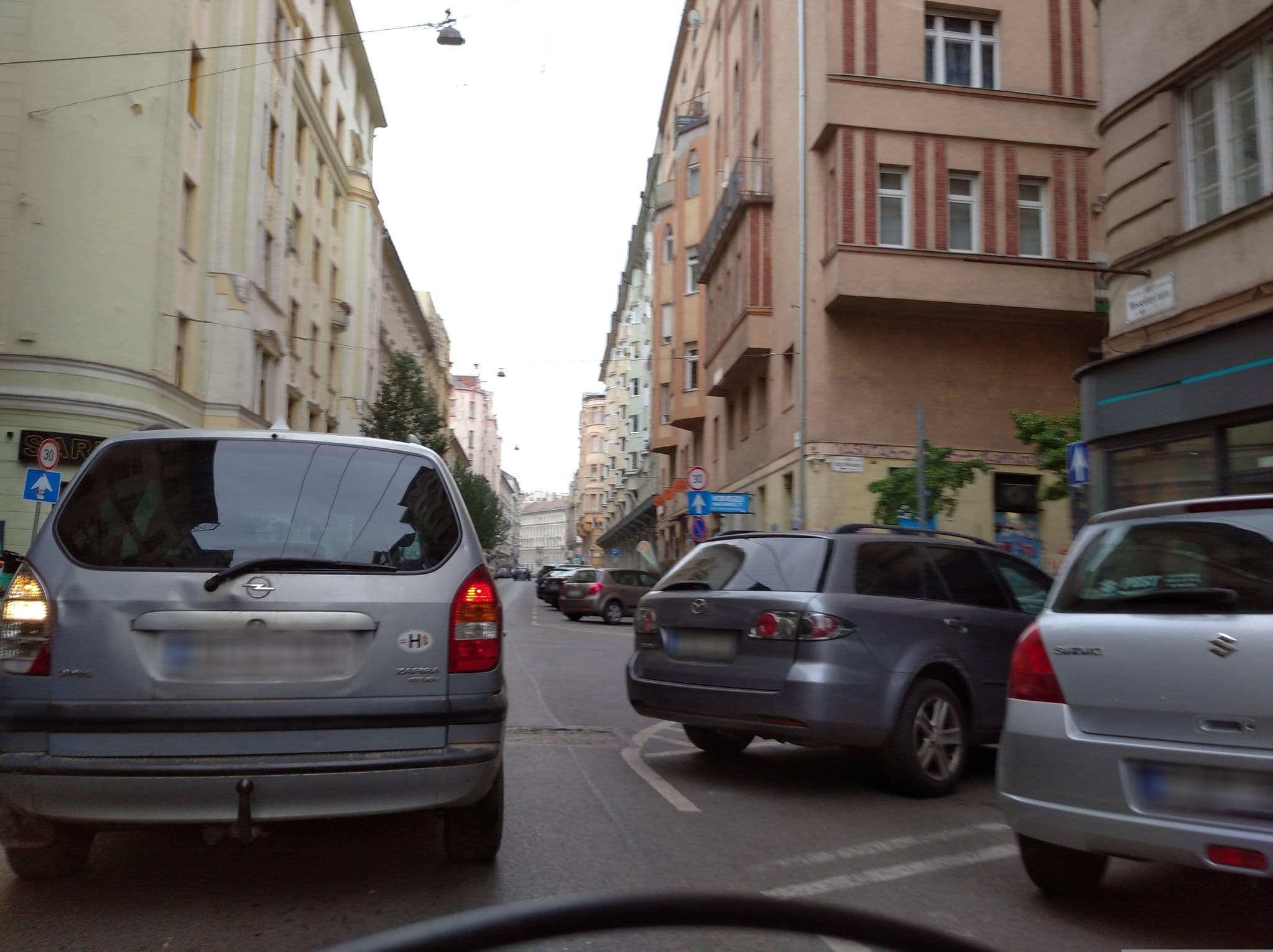 Street view near Metromm, Palotanegyed — © grozsa11 (CC BY-SA · Mapillary)