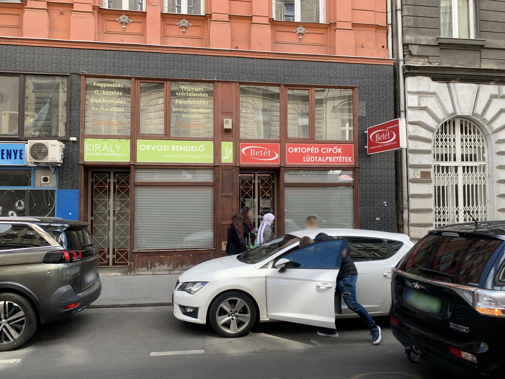 Street view near Rex Budapest Apartment, Budapest VI. kerület — © robot8a (CC BY-SA · Mapillary)