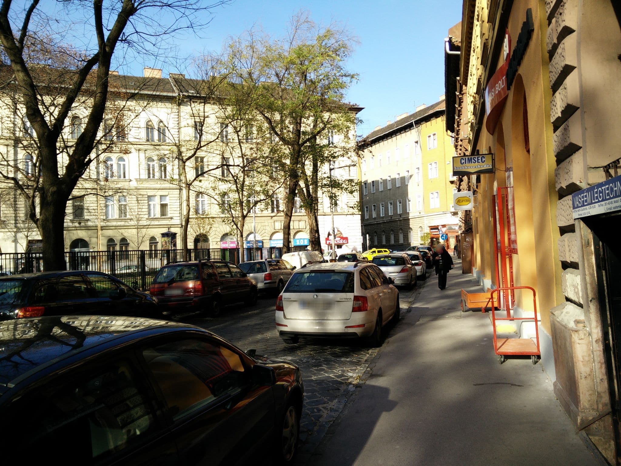 Street view near Waytostay, Erzsébetváros — © tothmiklos (CC BY-SA · Mapillary)