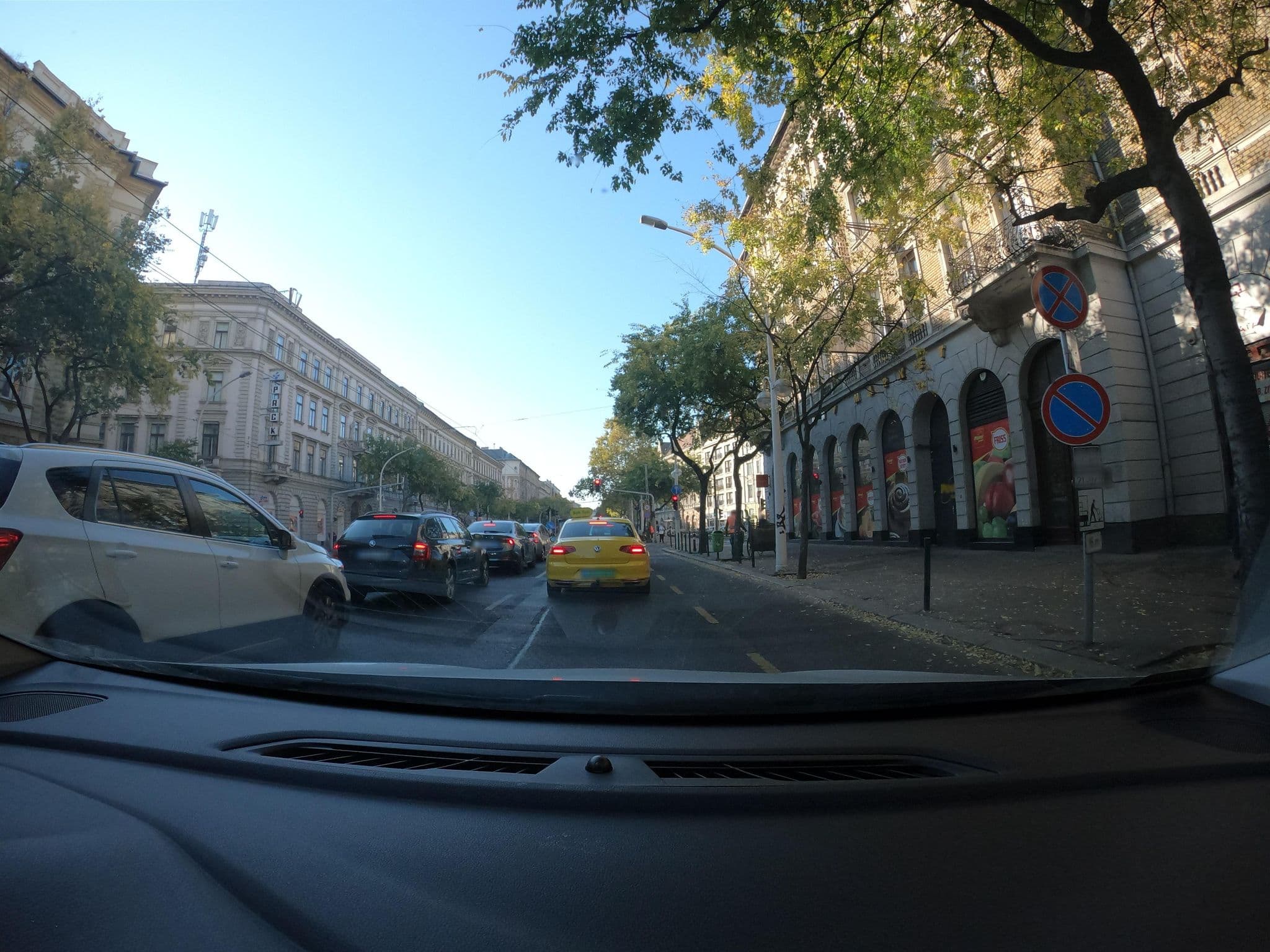 Street view near Indise Hostel Budapest, Corvinnegyed — © vst (CC BY-SA · Mapillary)