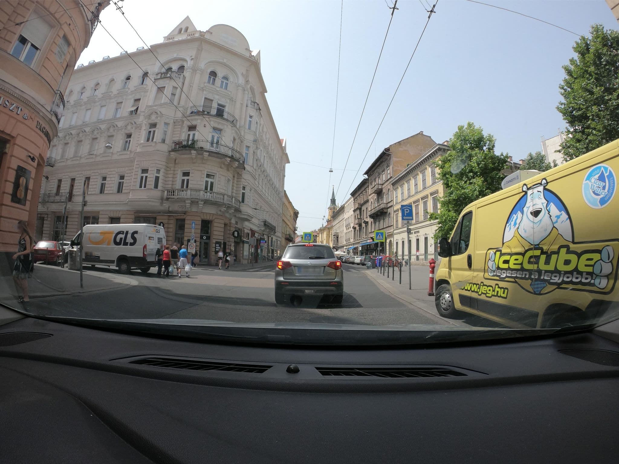 Street view near Budapest Airport Rt, Budapest VI. kerület — © vst (CC BY-SA · Mapillary)