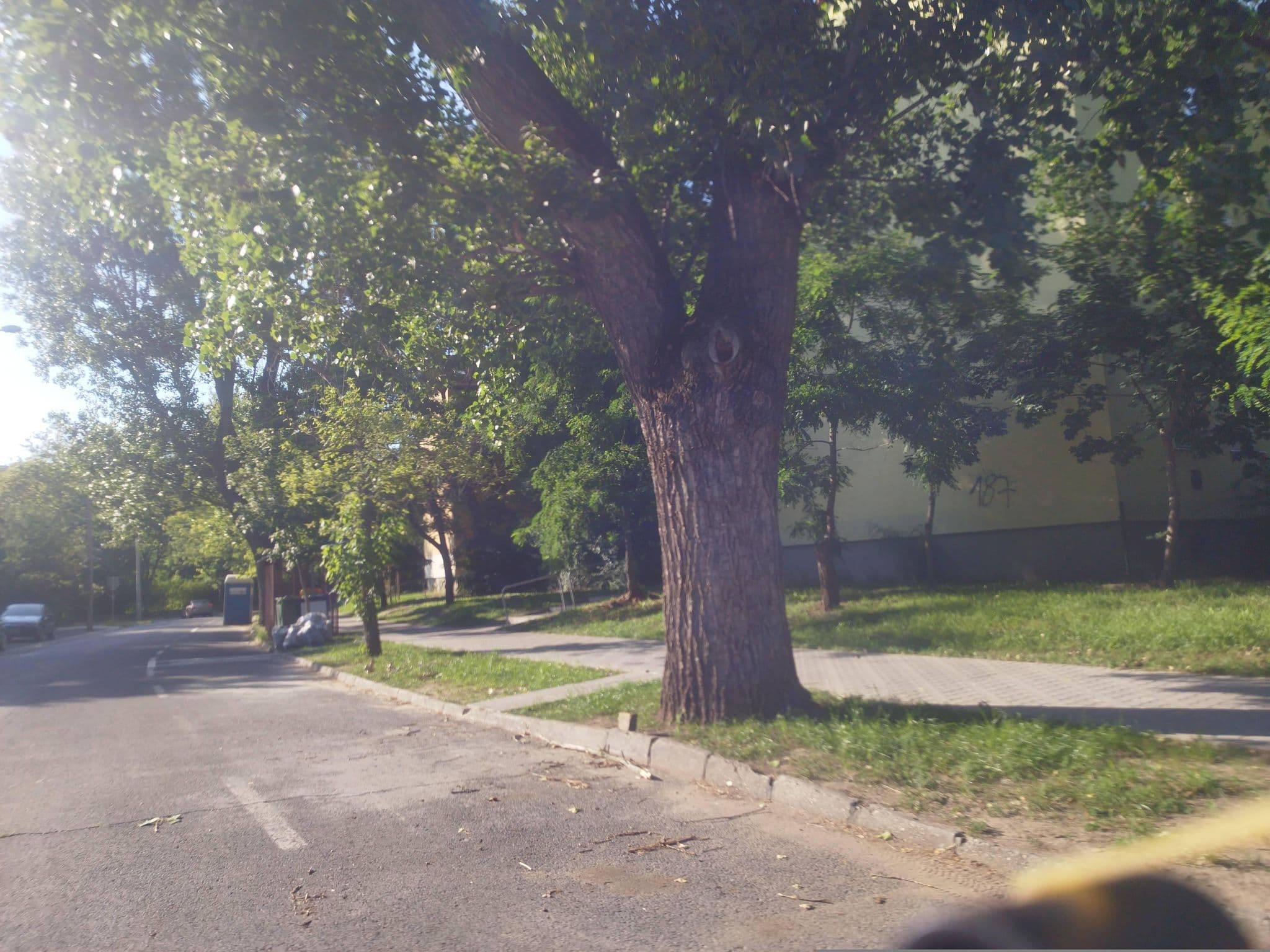 Street view near Plaza Hostel, Angyalföld — © grozsa11 (CC BY-SA · Mapillary)