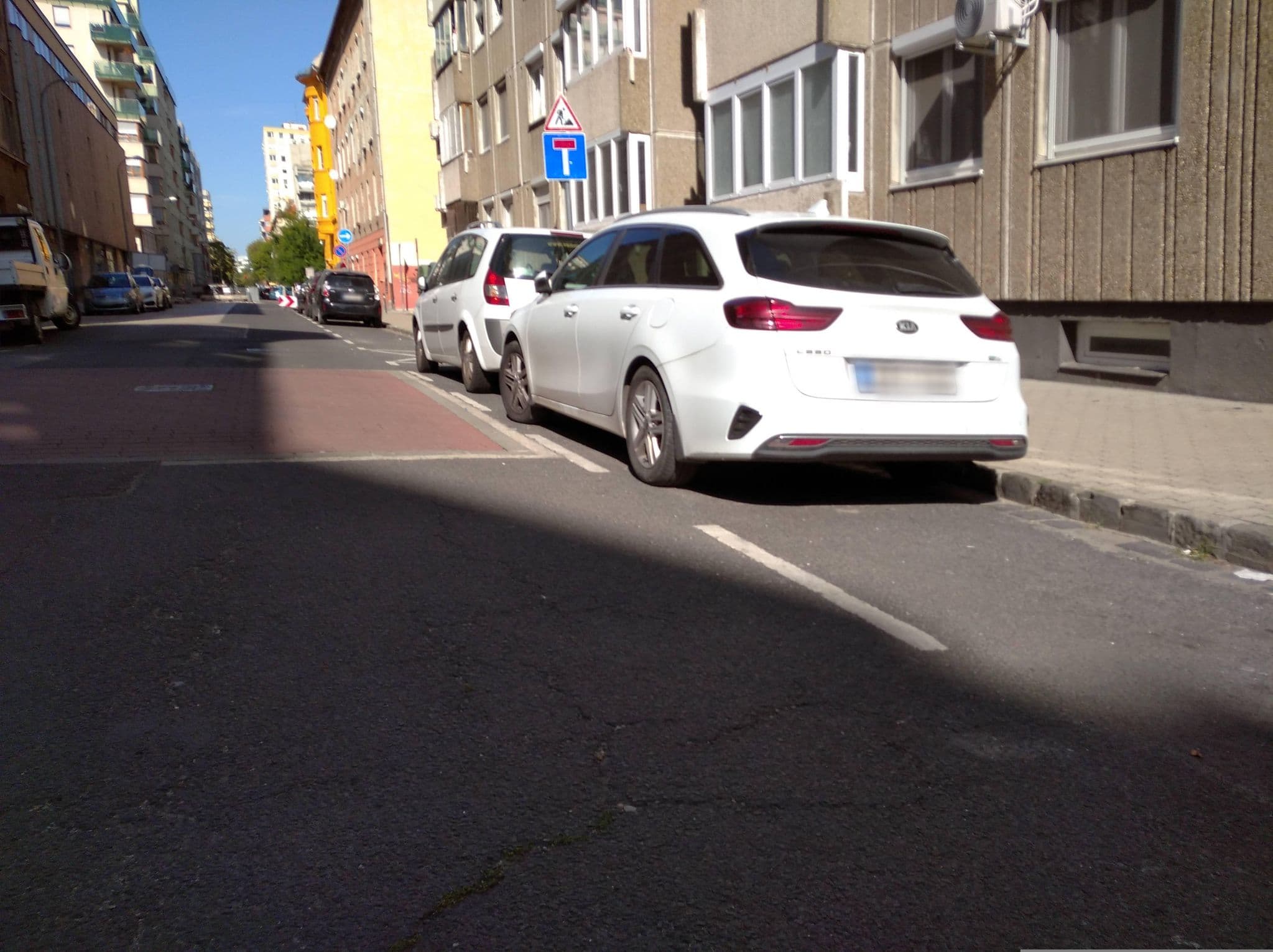 Street view near V61, Újlipótváros — © grozsa11 (CC BY-SA · Mapillary)