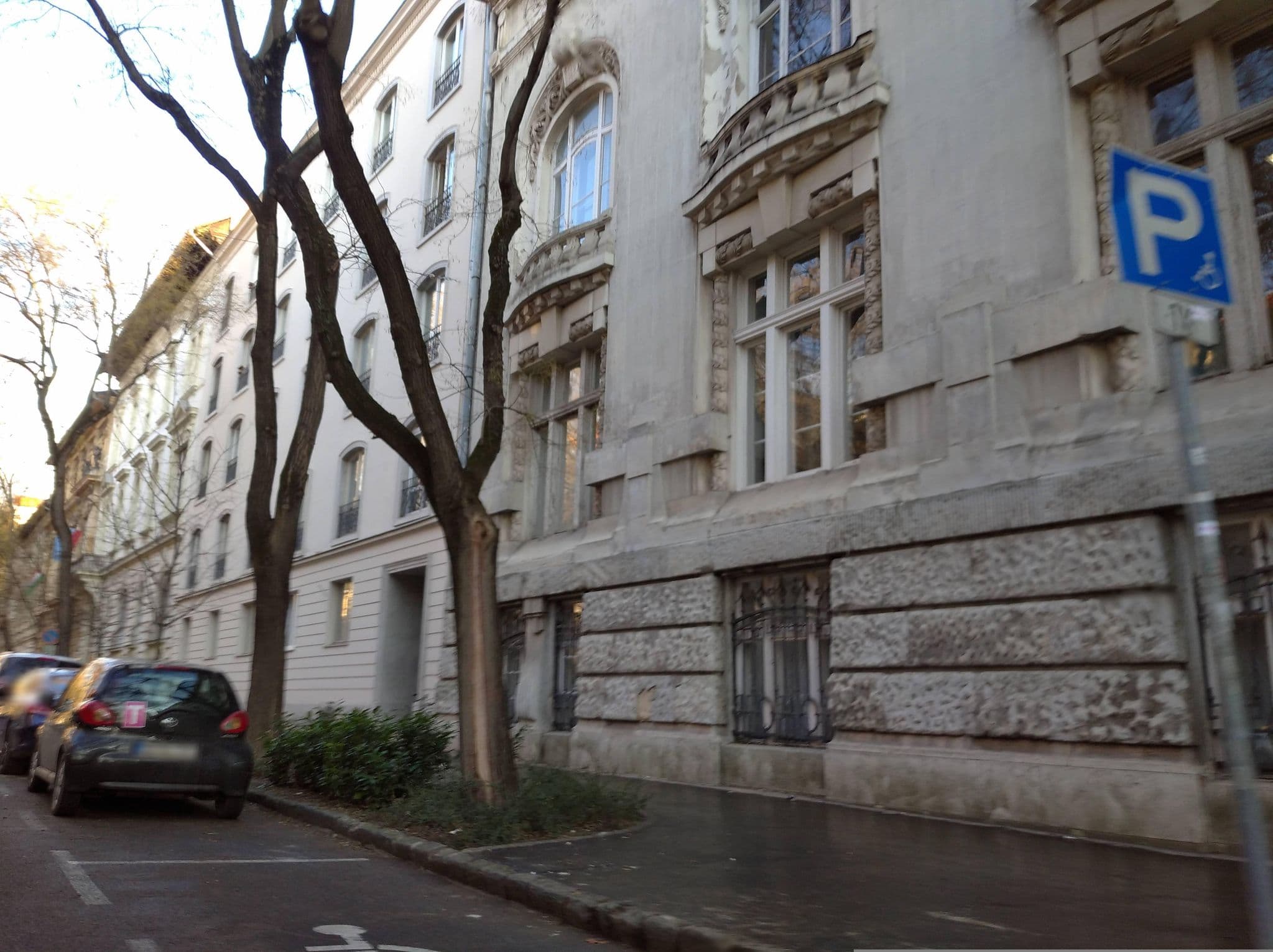 Street view near City Comfort Apartments, Erzsébetváros — © grozsa11 (CC BY-SA · Mapillary)