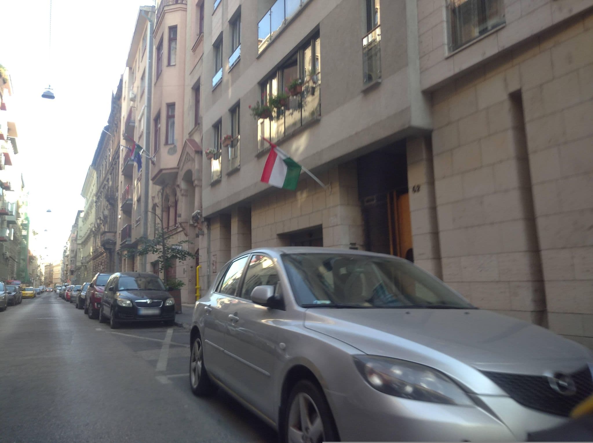 Street view near 헝가리 다누하우스 민박, Budapest VI. kerület — © grozsa11 (CC BY-SA · Mapillary)