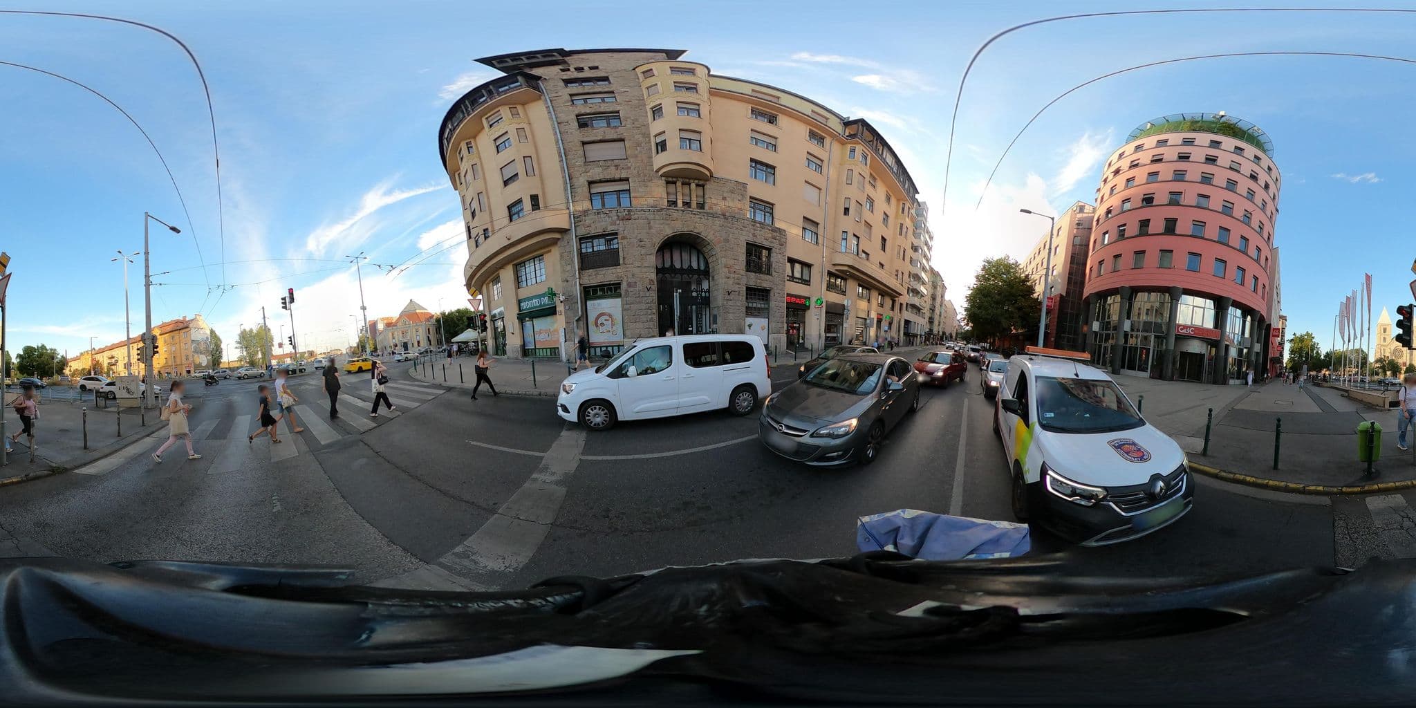 Street view near Illés Panzió, Újlipótváros — © grozsa11 (CC BY-SA · Mapillary)
