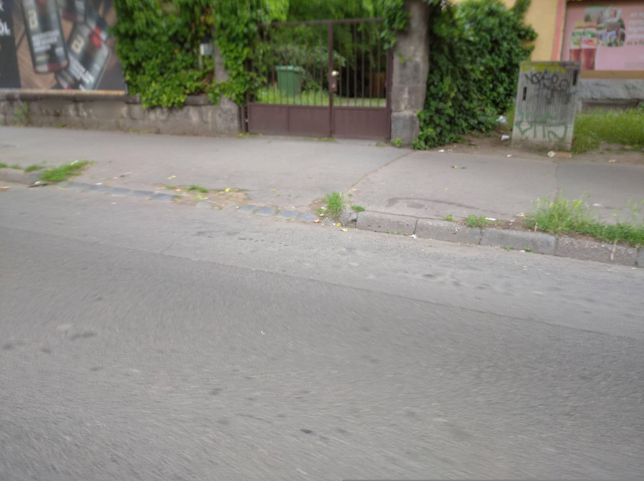 Street view near Lowcostel Hostel, Zugló — © grozsa11 (CC BY-SA · Mapillary)