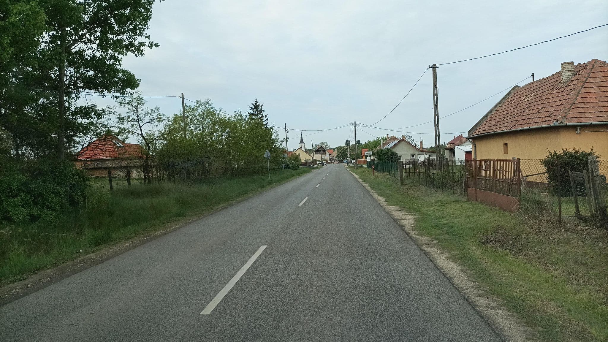 Street view near Nádas Tó Park Hotel Vasad, Monor — © mkpest (CC BY-SA · Mapillary)
