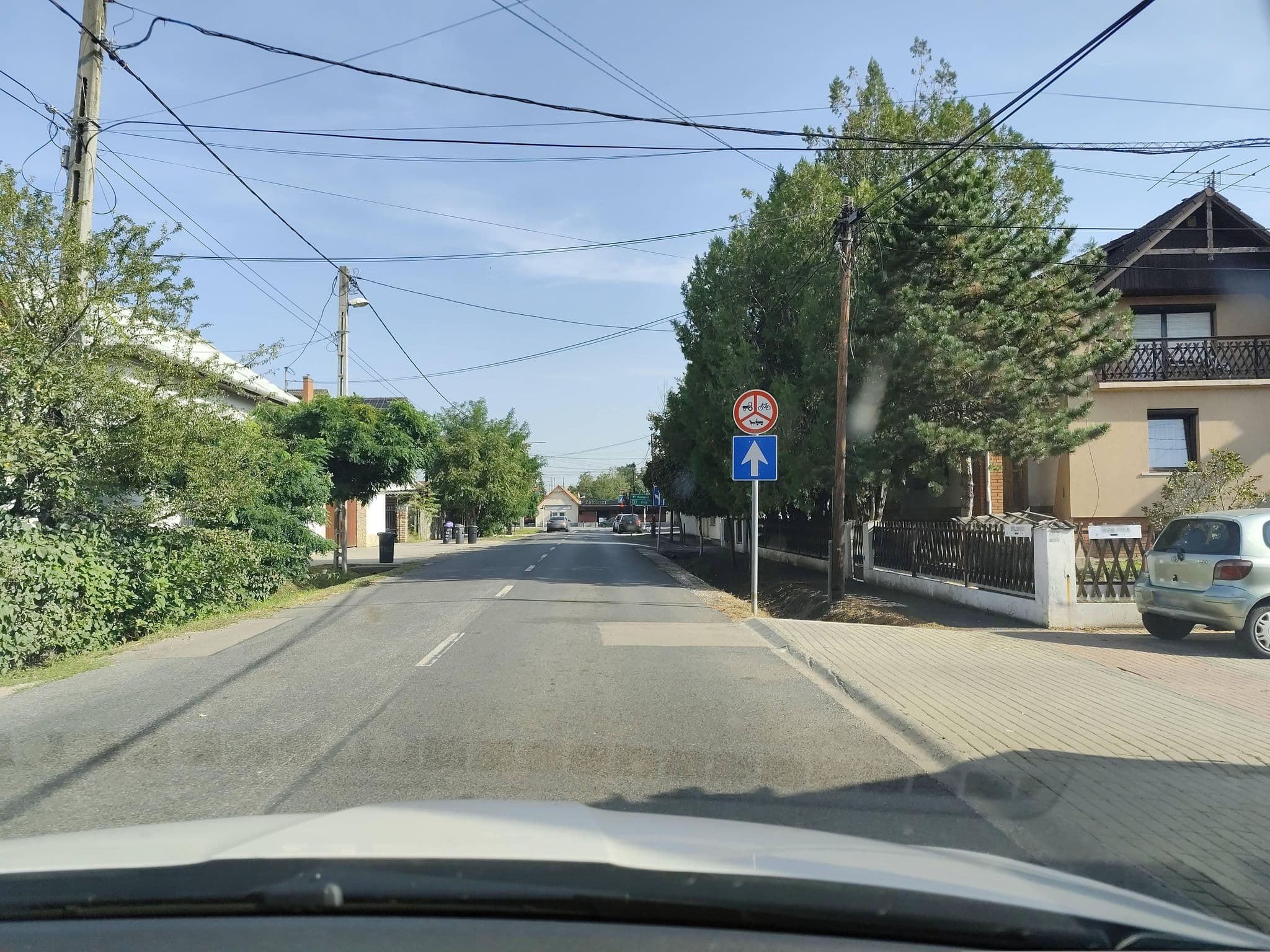 Street view near Sasszirt Panzip, Vecsés — © mkpest2 (CC BY-SA · Mapillary)