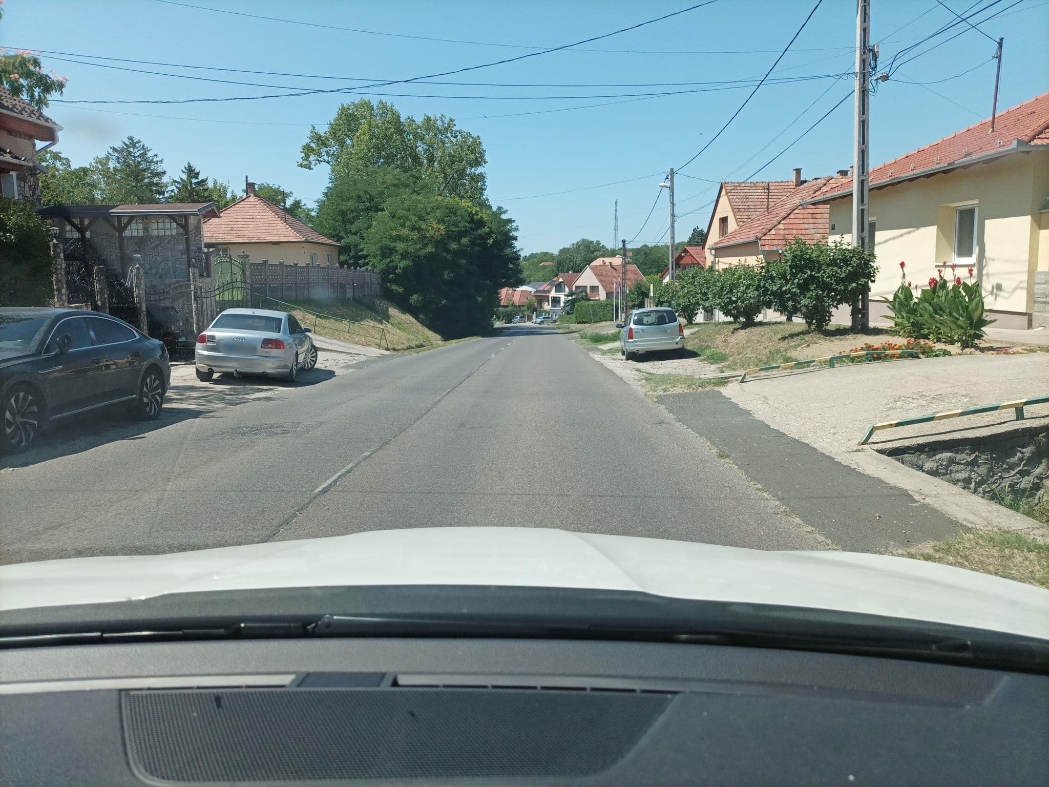 Street view near Muskátlis Ház, Mogyoród — © mkpest2 (CC BY-SA · Mapillary)