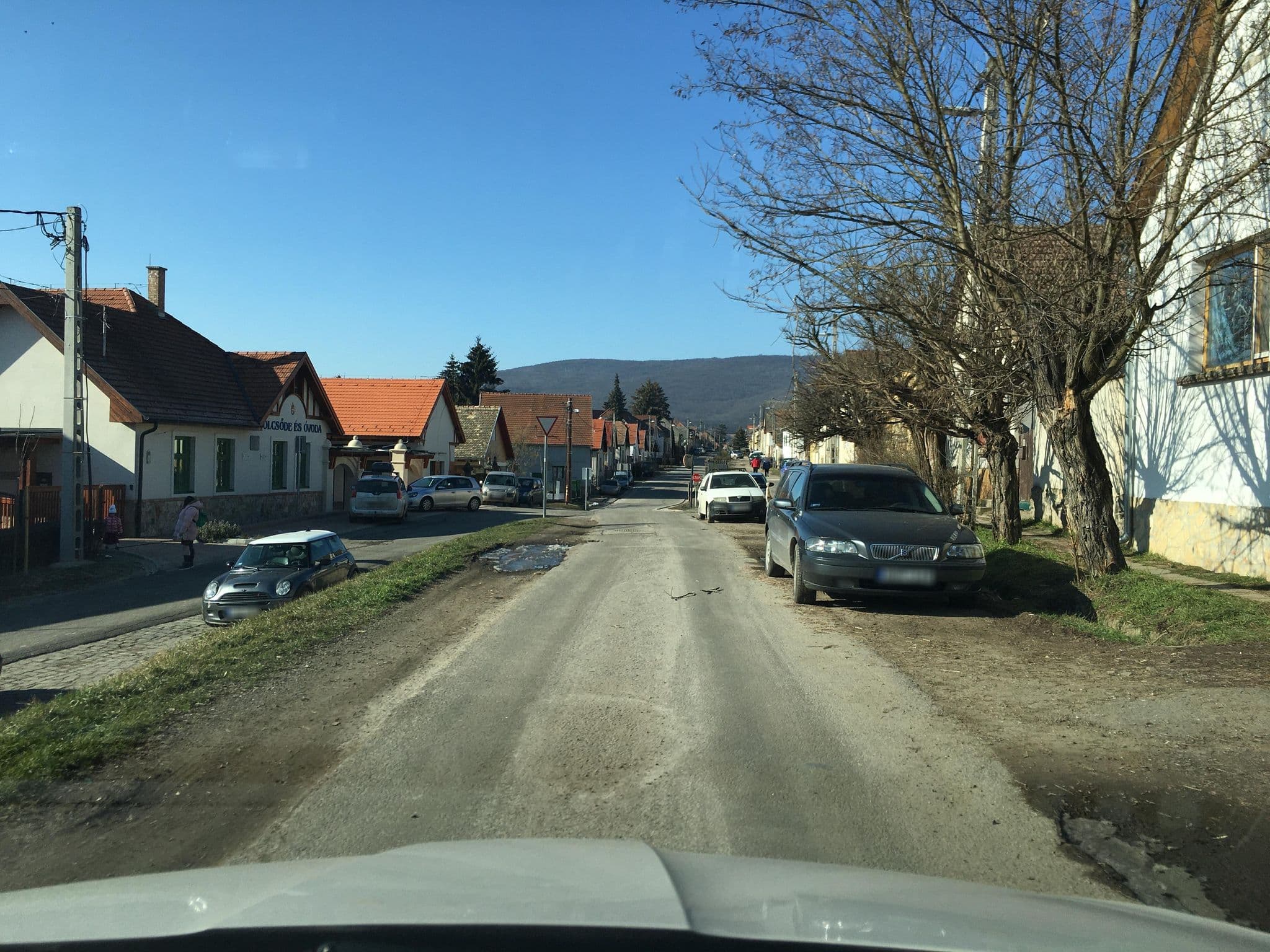 Street view near Tornácos Vendégház, Kismaros — © mkpest2 (CC BY-SA · Mapillary)