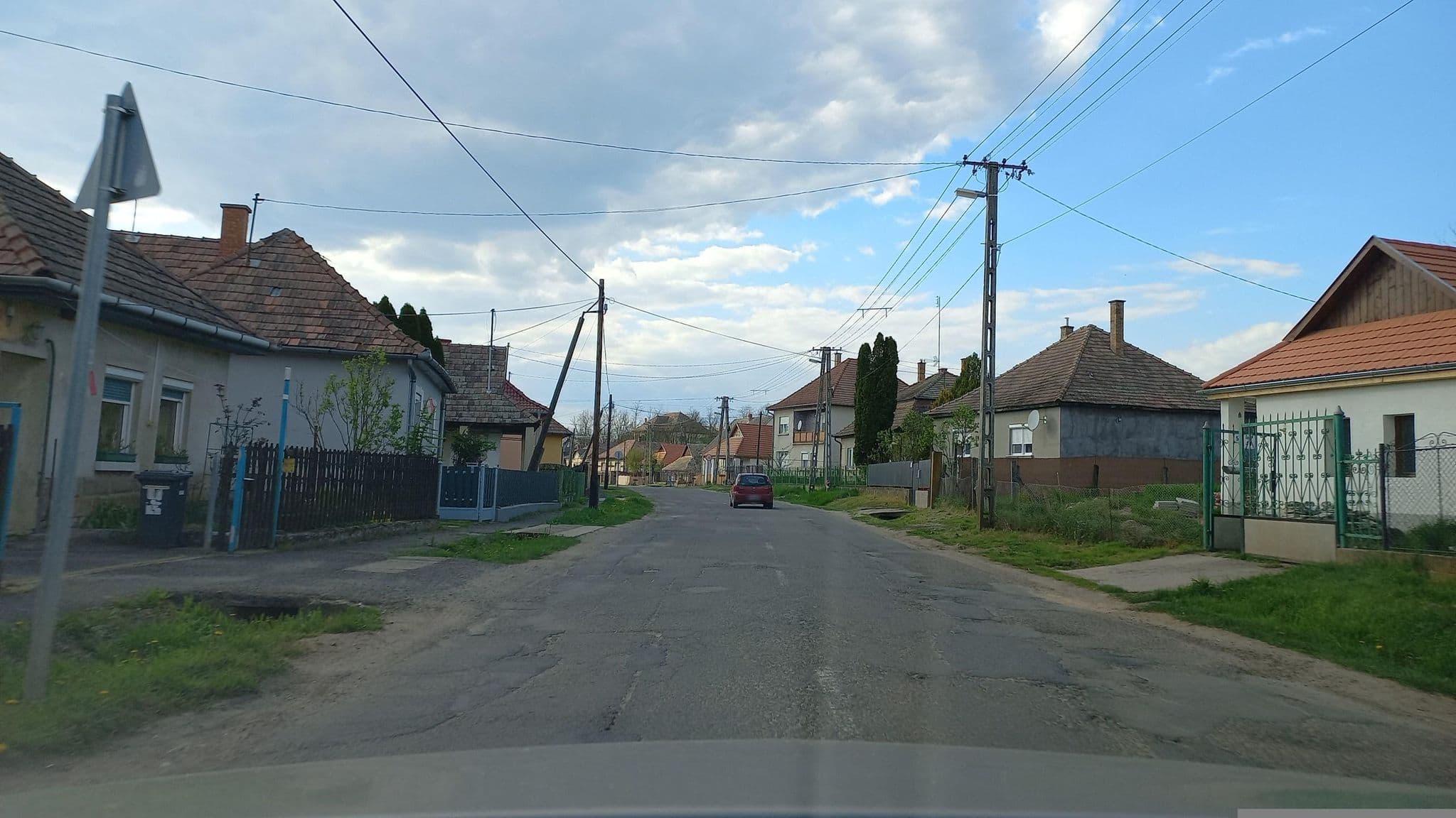 Street view near Palóc Porta Vendégház Cserháthaláp, Romhány — © bordaben (CC BY-SA · Mapillary)