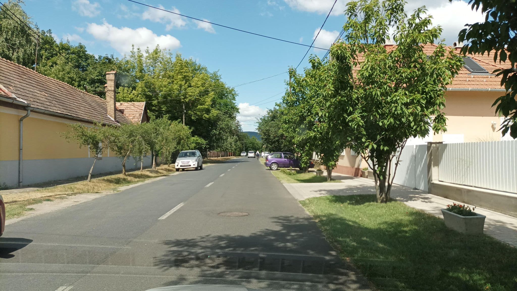 Street view near Falu Hostel Kisoroszi, Verőce — © mkpest2 (CC BY-SA · Mapillary)
