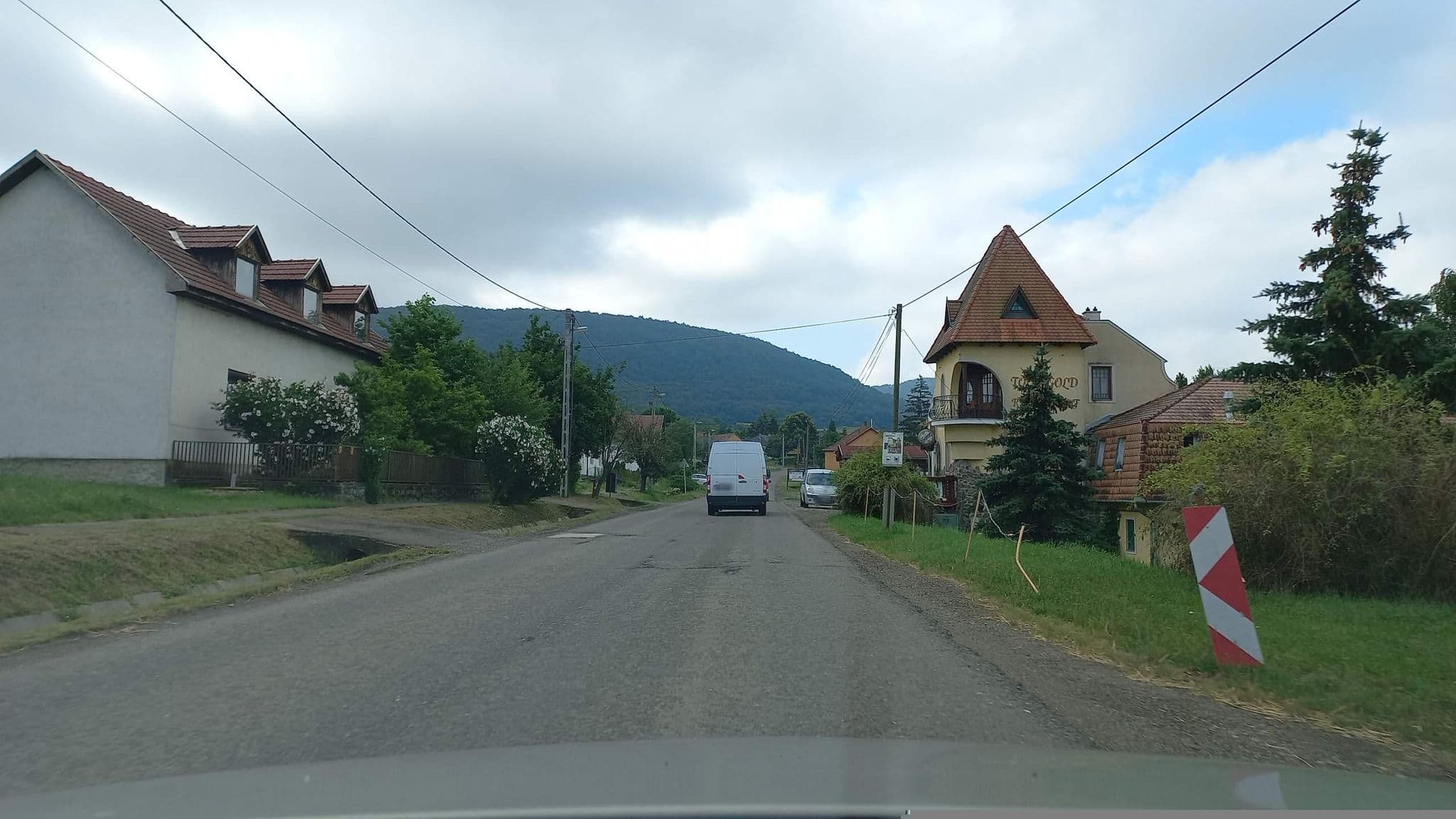 Street view near Cserhát-Völgy Fogadó, Ecseg — © bordaben (CC BY-SA · Mapillary)
