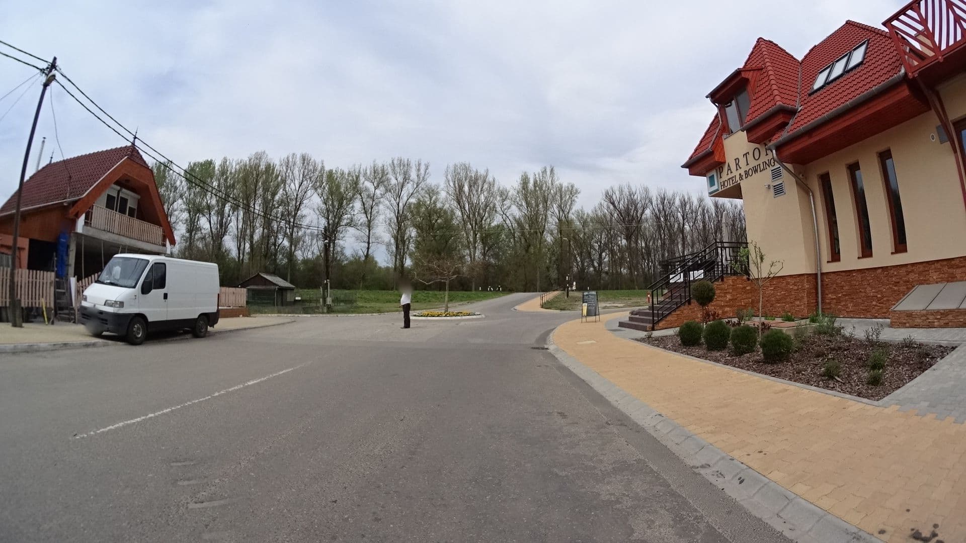 Street view near Parton Hotel & Bowling, Tiszakécske — © _alesi_ (CC BY-SA · Mapillary)