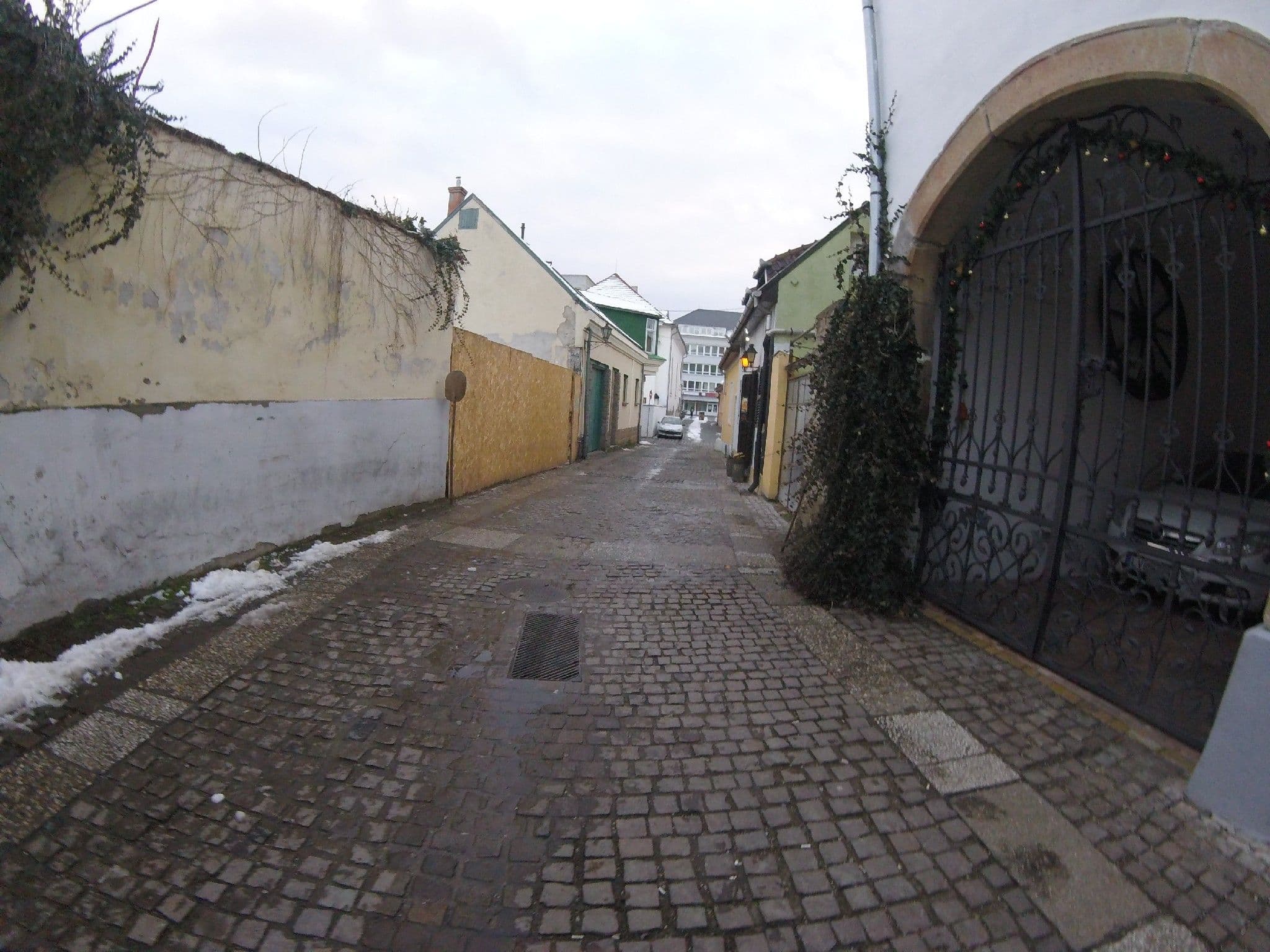 Street view near Villa Florencia, Eger — © utvonalfelmeresek (CC BY-SA · Mapillary)