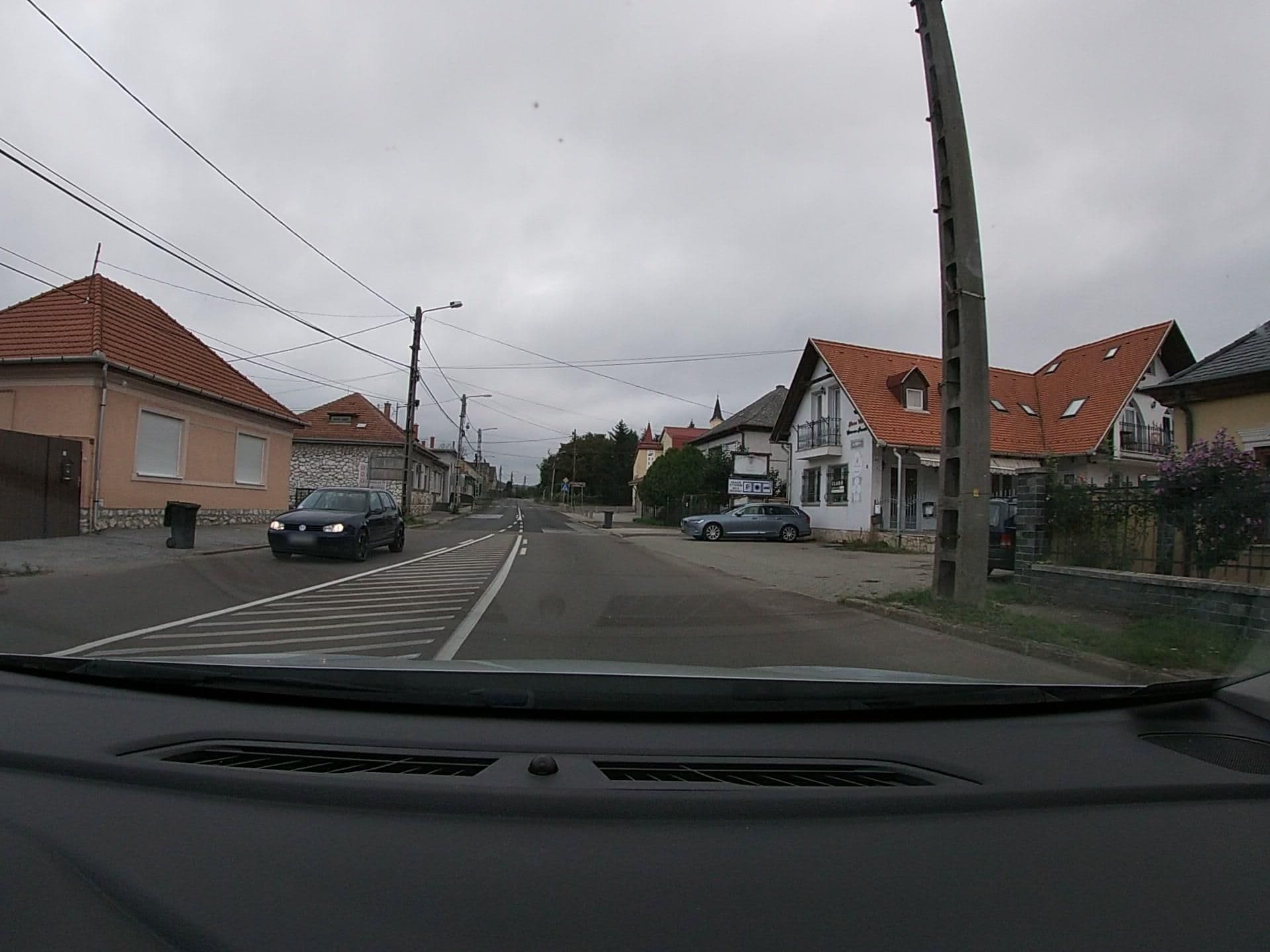 Street view near János Vitéz panzió, Eger — © vst (CC BY-SA · Mapillary)