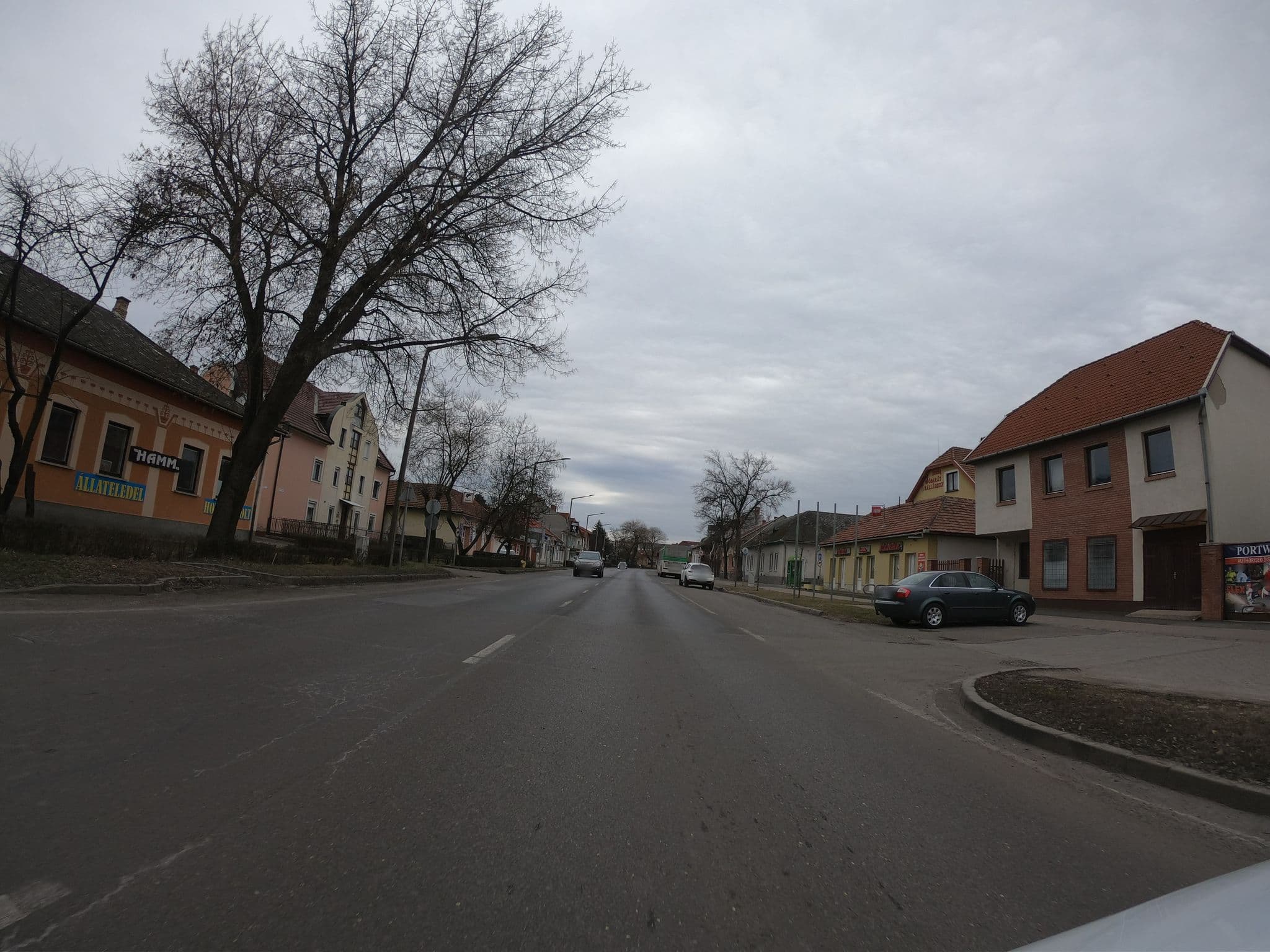 Street view near Jóbarát Vendéglő Panzió, Jászberény — © chrisbeddow (CC BY-SA · Mapillary)