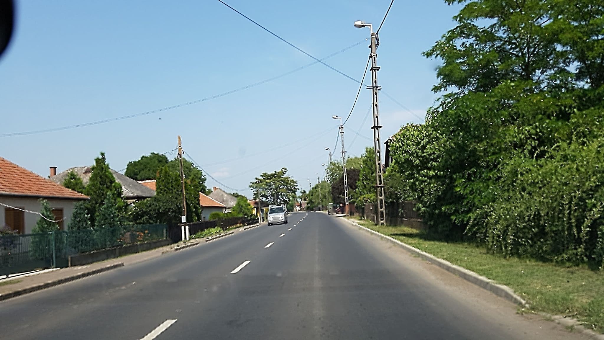 Street view near Tisza-Tó Lepkés Vendégház Poroszló, Poroszló — © grin (CC BY-SA · Mapillary)
