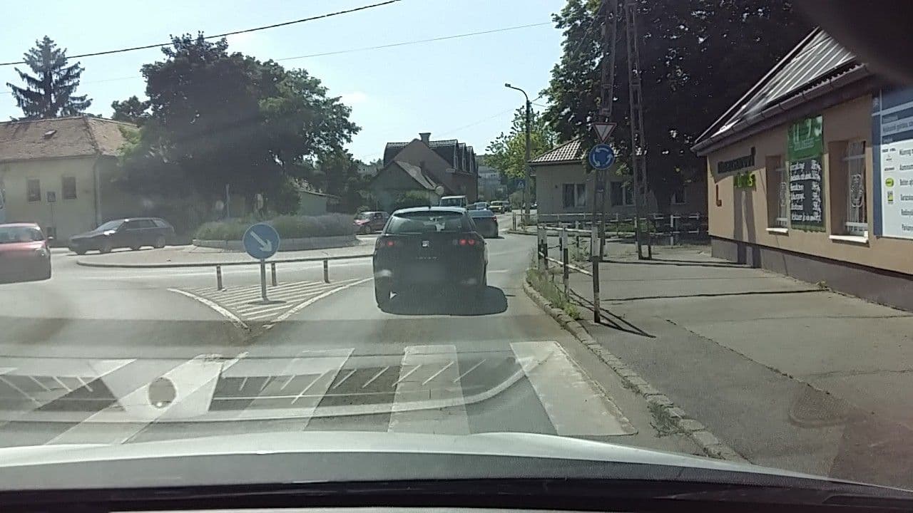 Street view near Kavalkád Panzió, Gyöngyös — © vst (CC BY-SA · Mapillary)