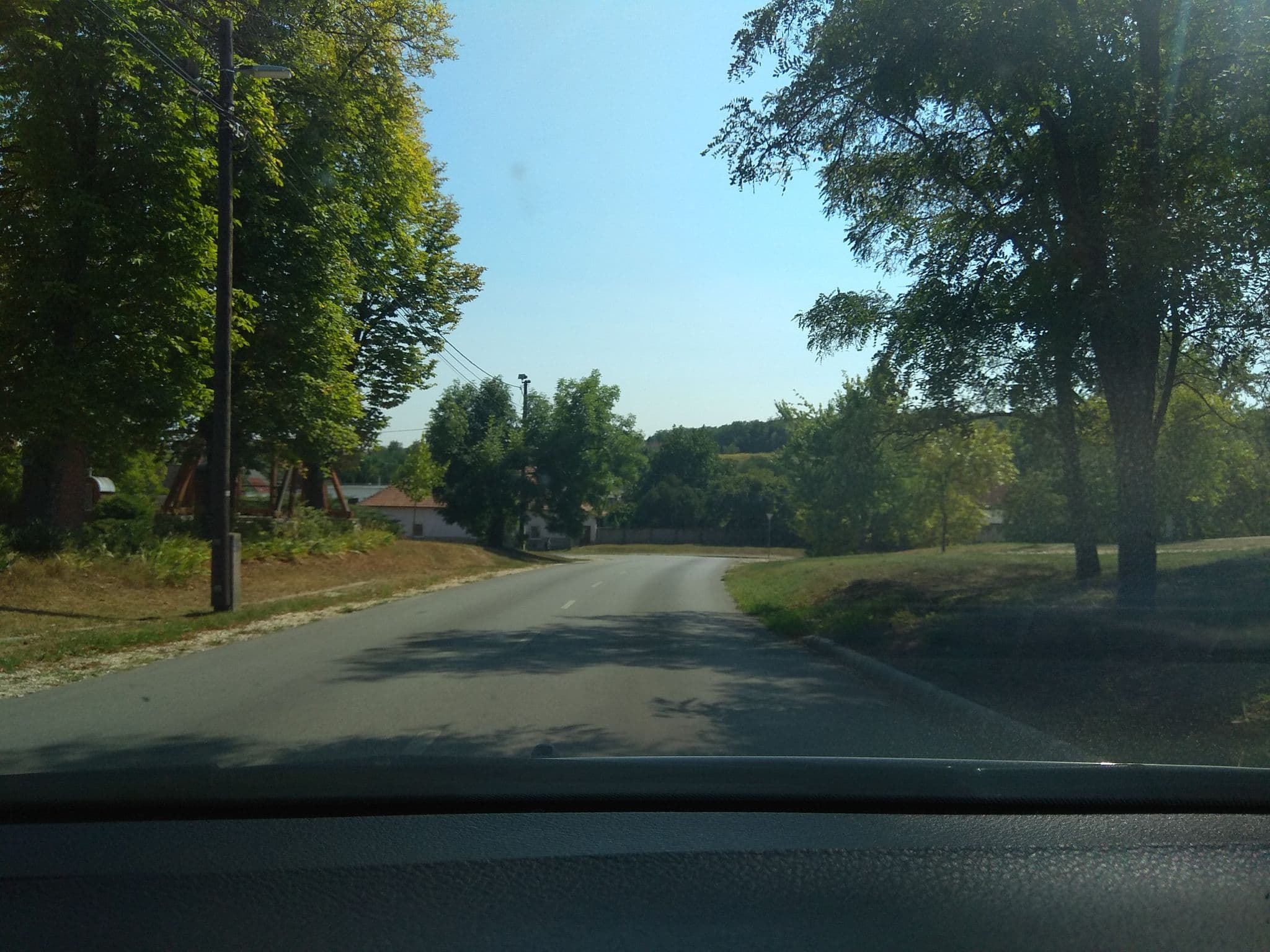 Street view near Sárgacsikó Hotel És Étterem, Görömböly — © dyaz (CC BY-SA · Mapillary)