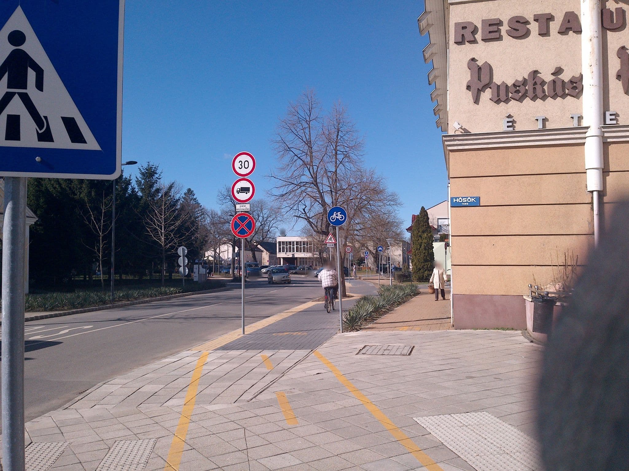 Street view near Puskás Panzió és Étterem, Hajdúszoboszló — © esandorhu (CC BY-SA · Mapillary)