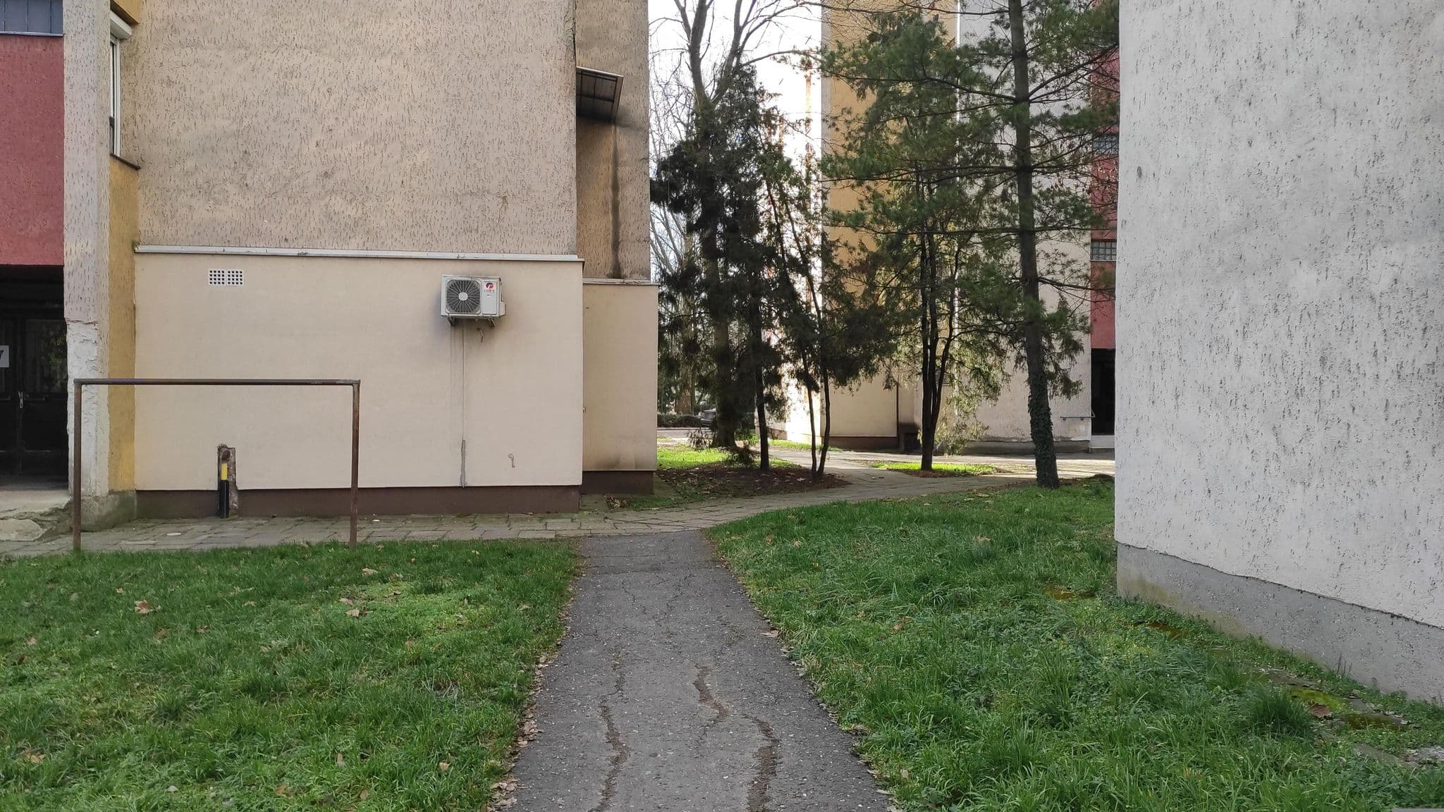 Street view near Békési Középiskolai Kollégium, Békés — © osm1012 (CC BY-SA · Mapillary)