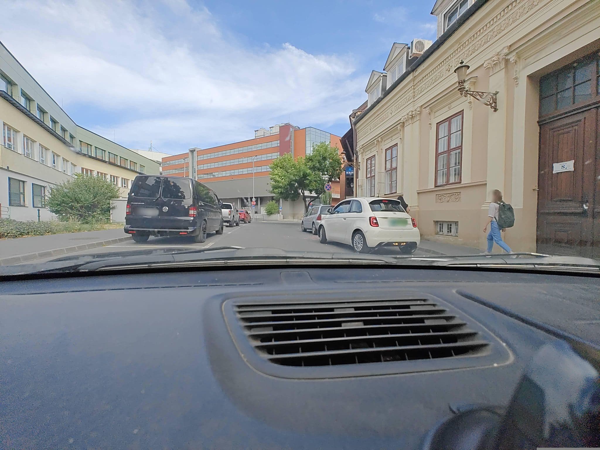 Street view near Kálvin Vendégszobák, Debrecen — © Winner_hun (CC BY-SA · Mapillary)