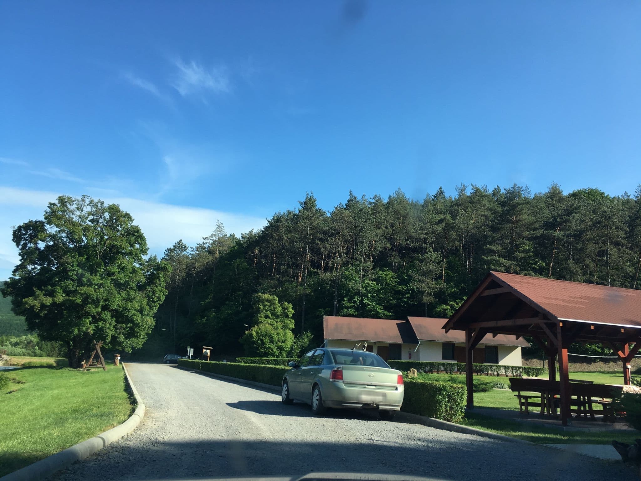 Street view near Smaragdvölgy Pihenőpark, Sátoraljaújhely — © zsolt (CC BY-SA · Mapillary)
