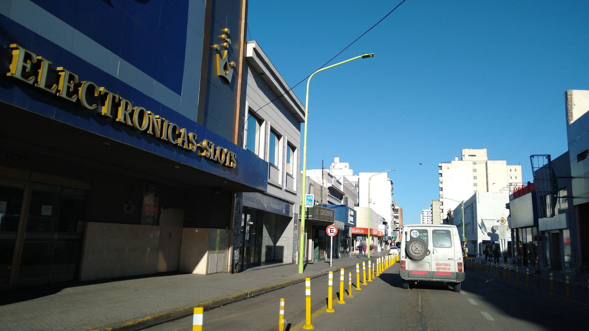 Street view near Bahia Blaca Hotel, Bahía Blanca — © kcho (CC BY-SA · Mapillary)