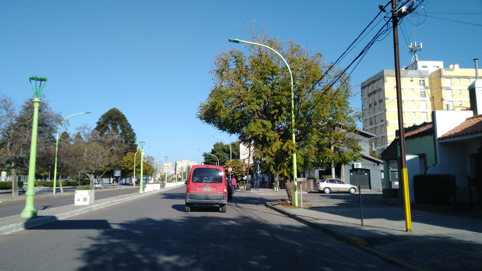 Street view near La Residencia, Bahía Blanca — © kcho (CC BY-SA · Mapillary)