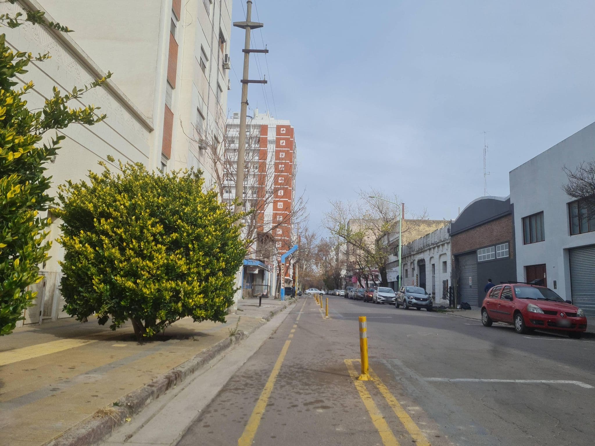 Street view near Hotel Victoria, Bahía Blanca — © Gliverotti (CC BY-SA · Mapillary)