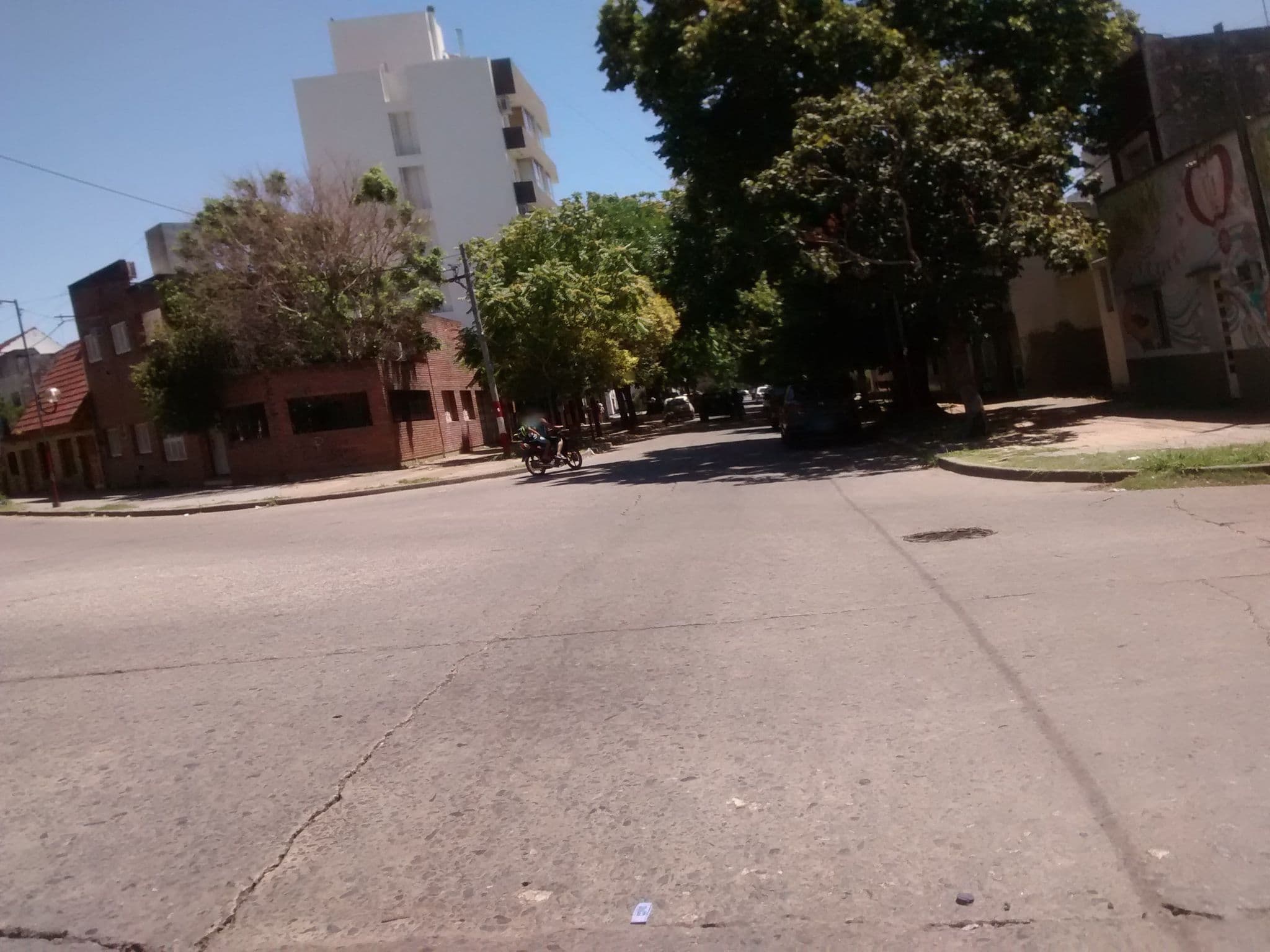 Street view near Hostal la Plata, La Plata — © nicfer (CC BY-SA · Mapillary)