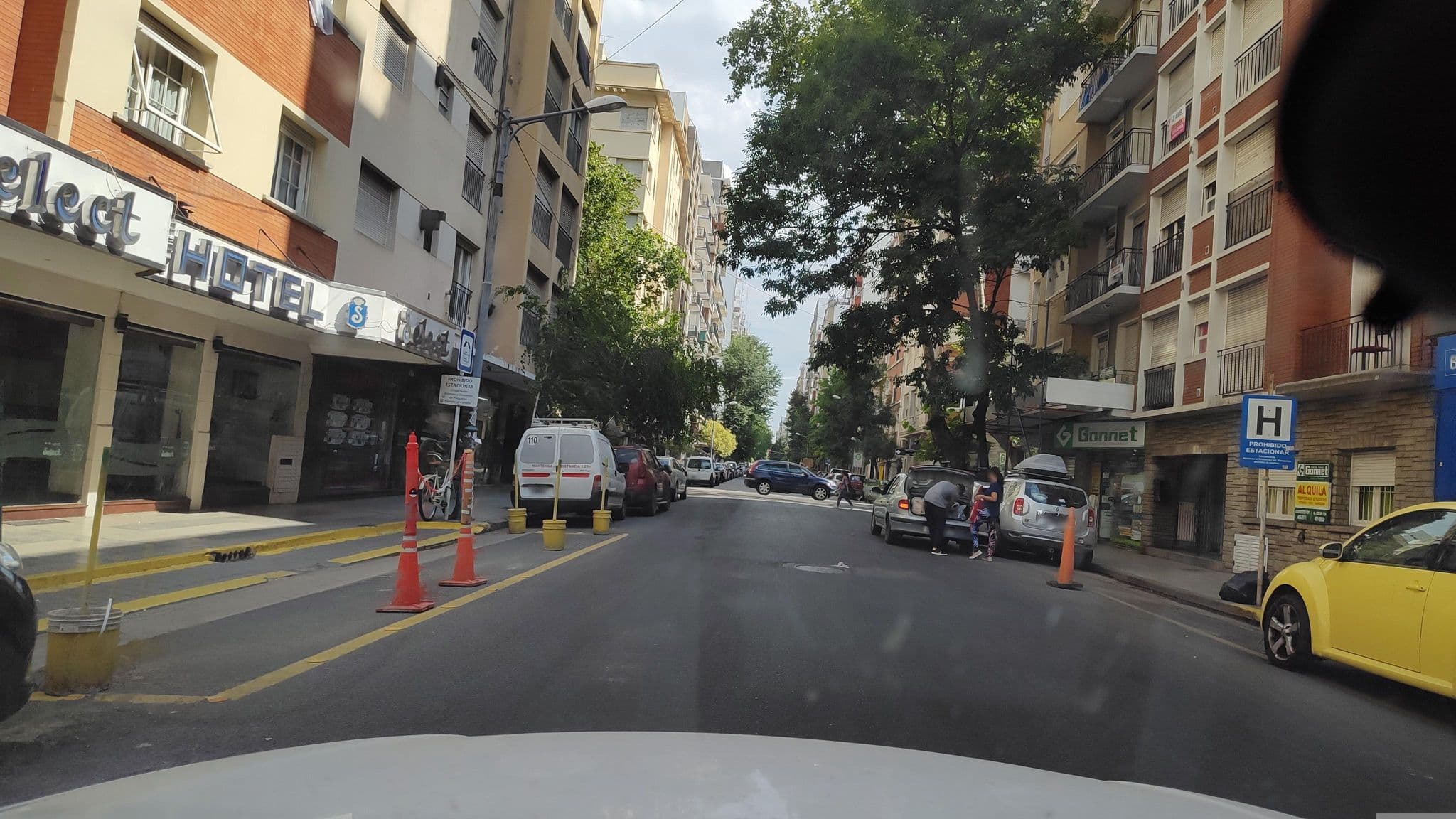 Street view near Hotel Select, Mar del Plata — © Kaart_Local (CC BY-SA · Mapillary)