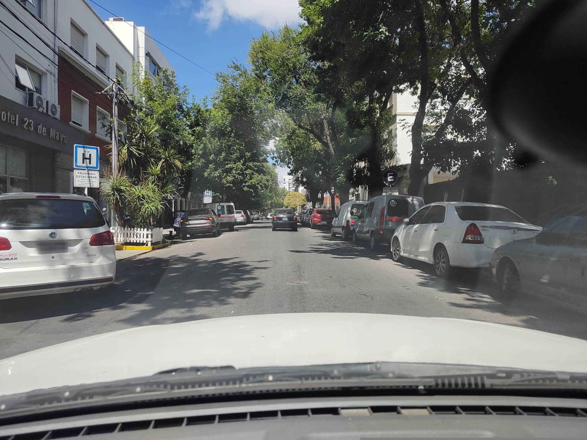 Street view near Hotel Lacar, Mar del Plata — © Kaart_Local (CC BY-SA · Mapillary)