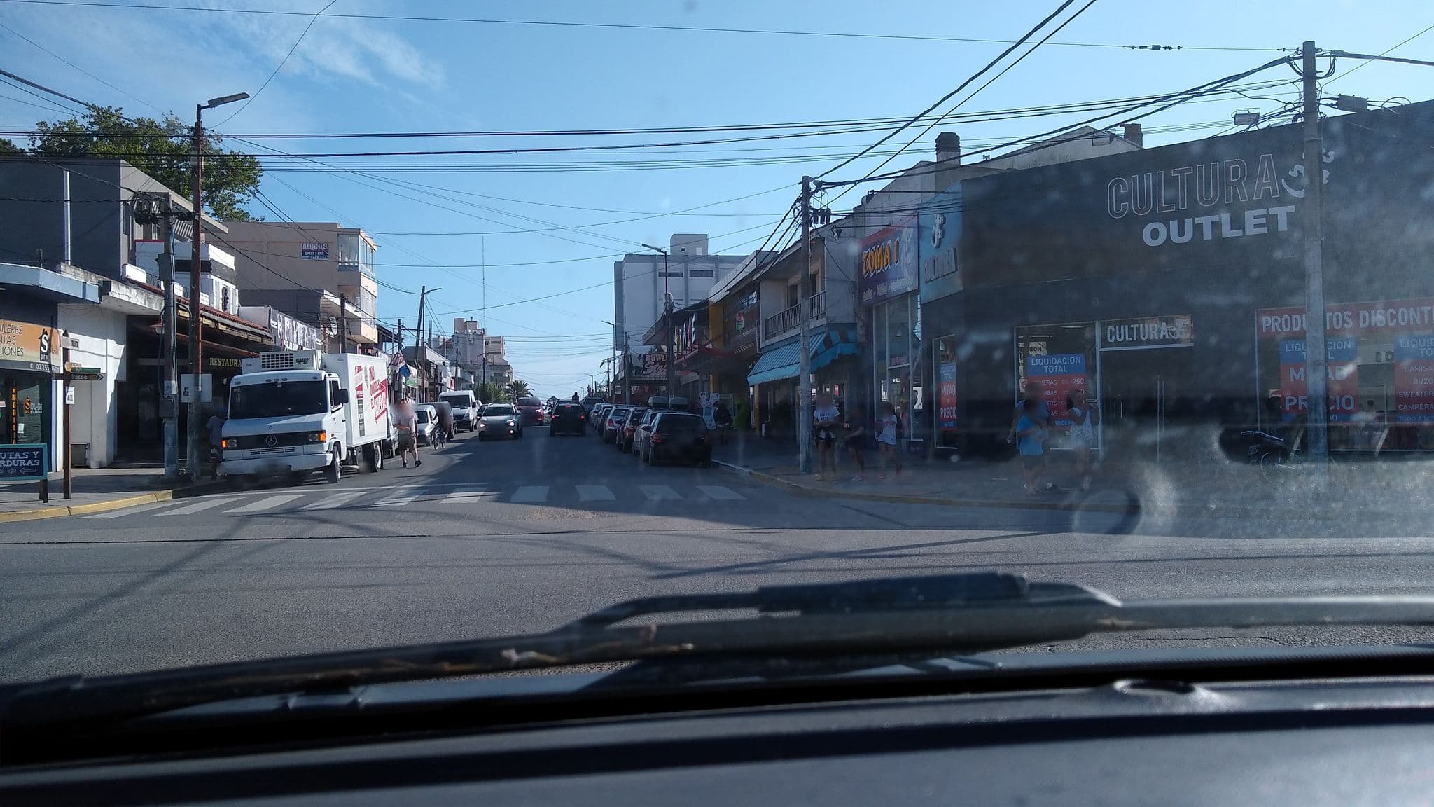 Street view near Hotel Don Carlos, Villa Gesell — © lggadea (CC BY-SA · Mapillary)