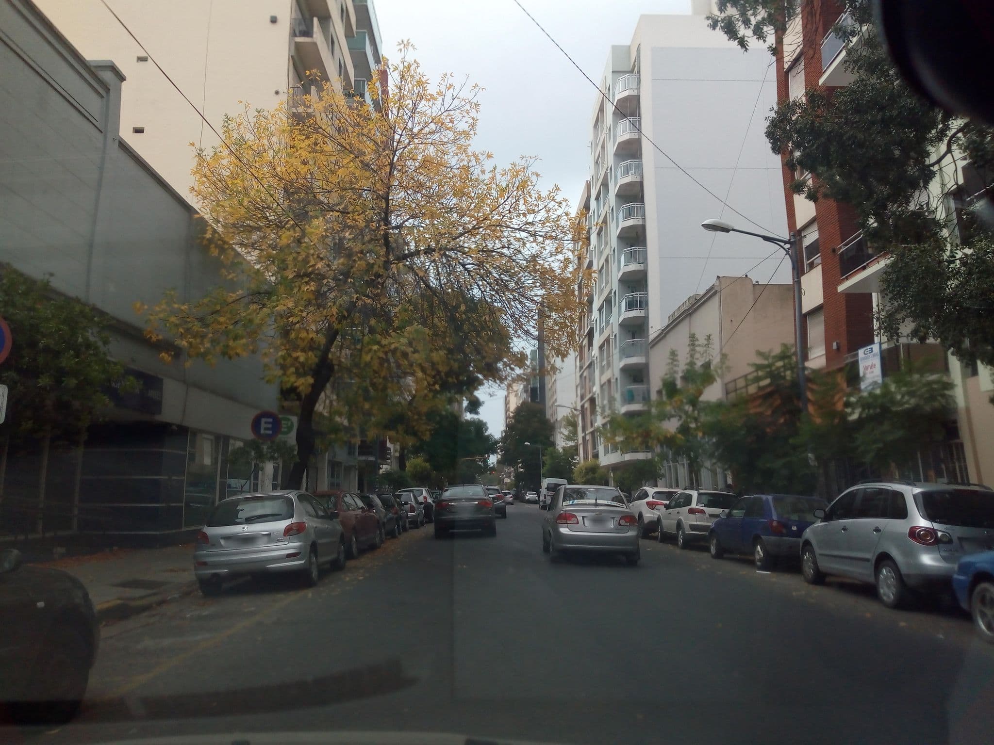 Street view near Hotel 3 de Abril, Mar del Plata — © nicfer (CC BY-SA · Mapillary)