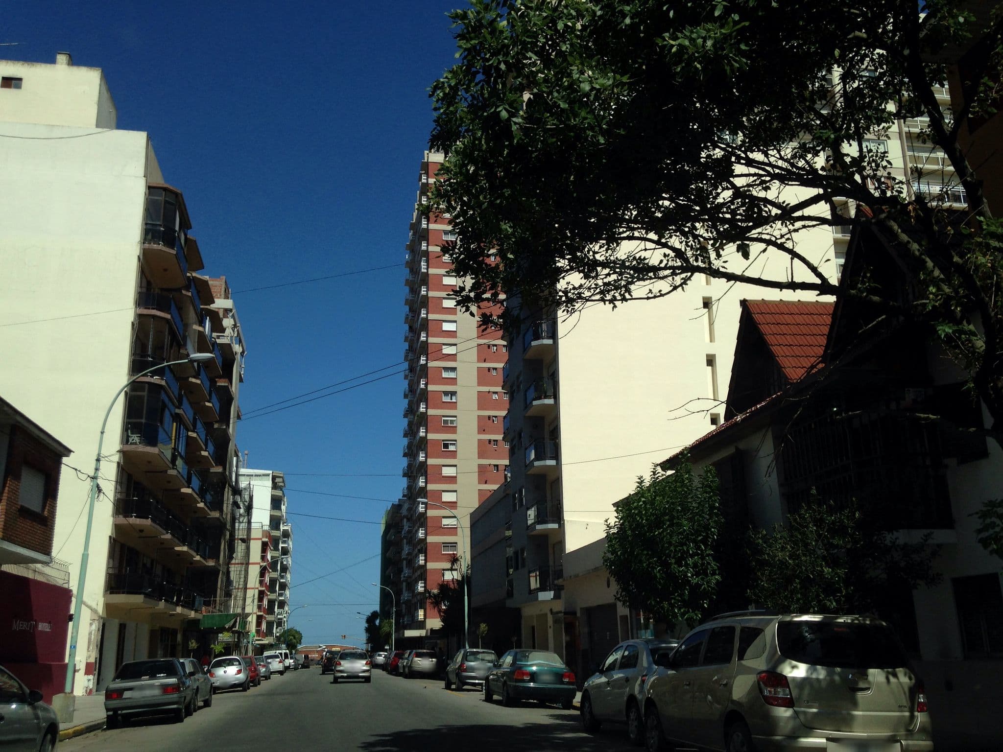 Street view near Hotel Bolivar, Mar del Plata — © maryann (CC BY-SA · Mapillary)