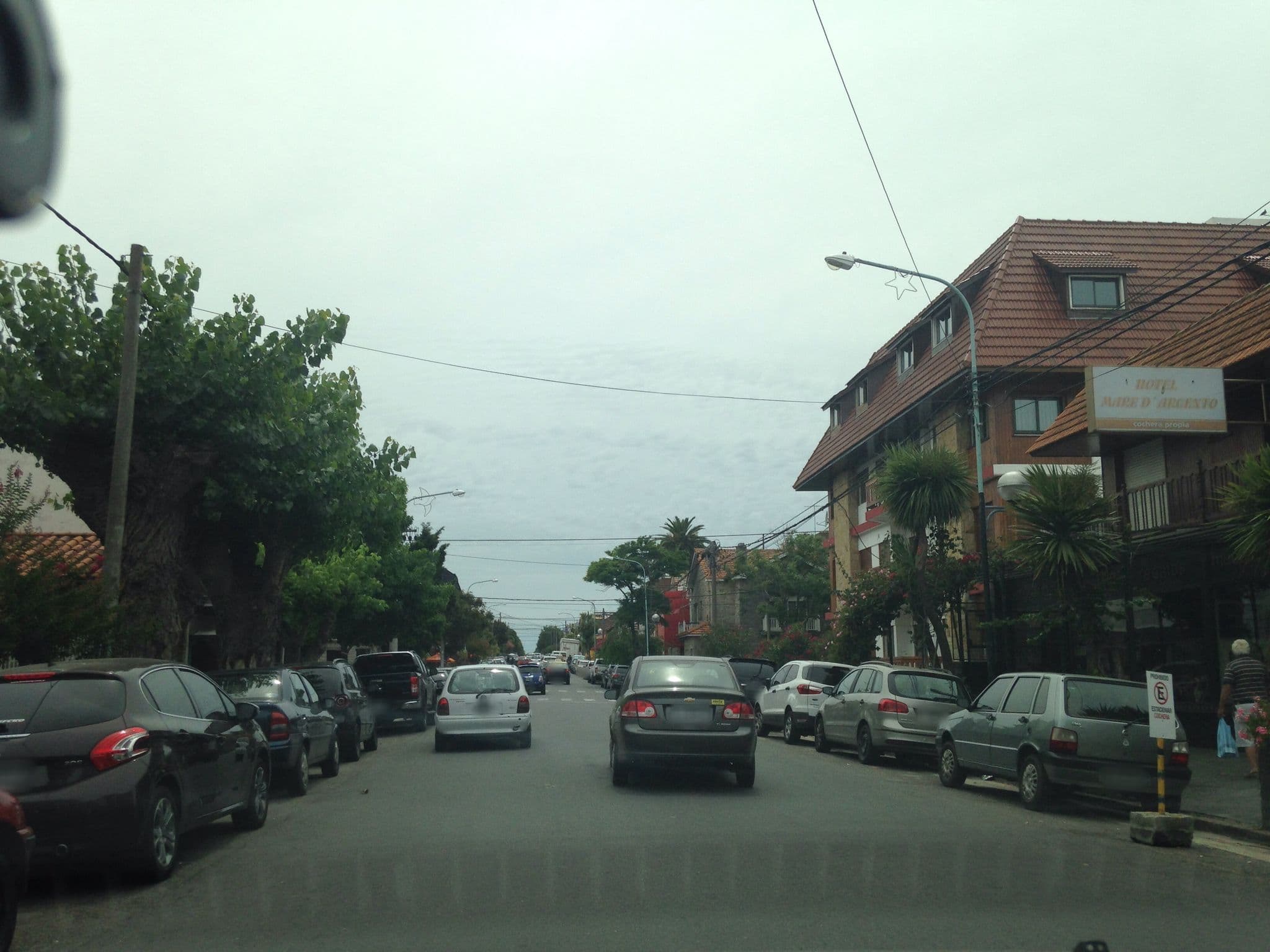 Street view near Hotel Mare D' Argento, Mar del Plata — © maryann (CC BY-SA · Mapillary)