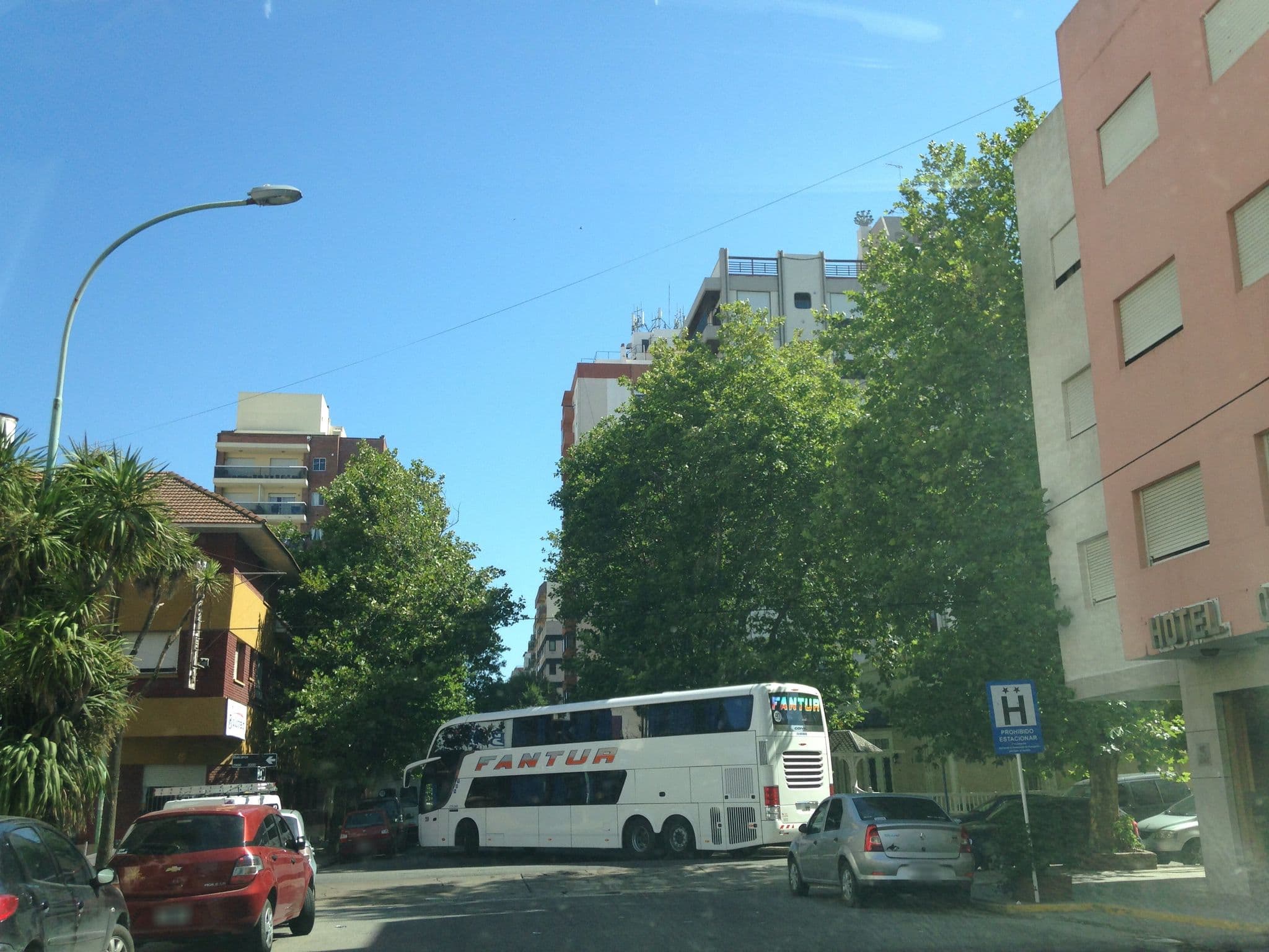 Street view near Hotel Luminton, Mar del Plata — © maryann (CC BY-SA · Mapillary)