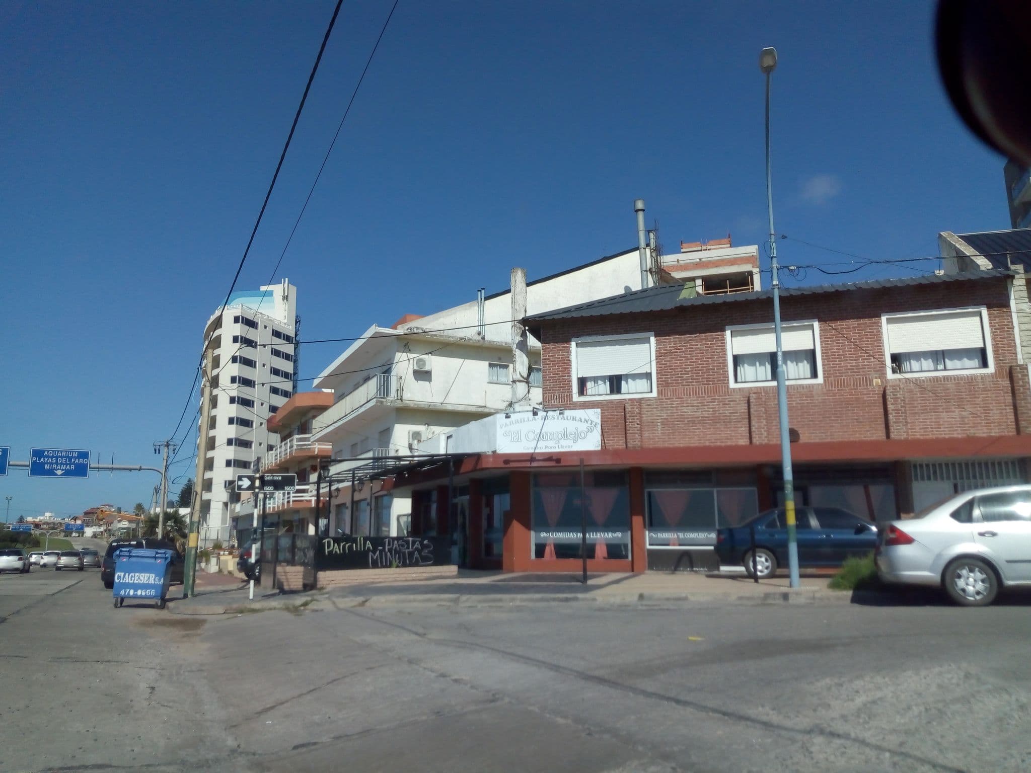 Street view near PuntaMogotes.net - Deptos en alquiler en Mar del Plata, Mar del Plata — © nicfer (CC BY-SA · Mapillary)