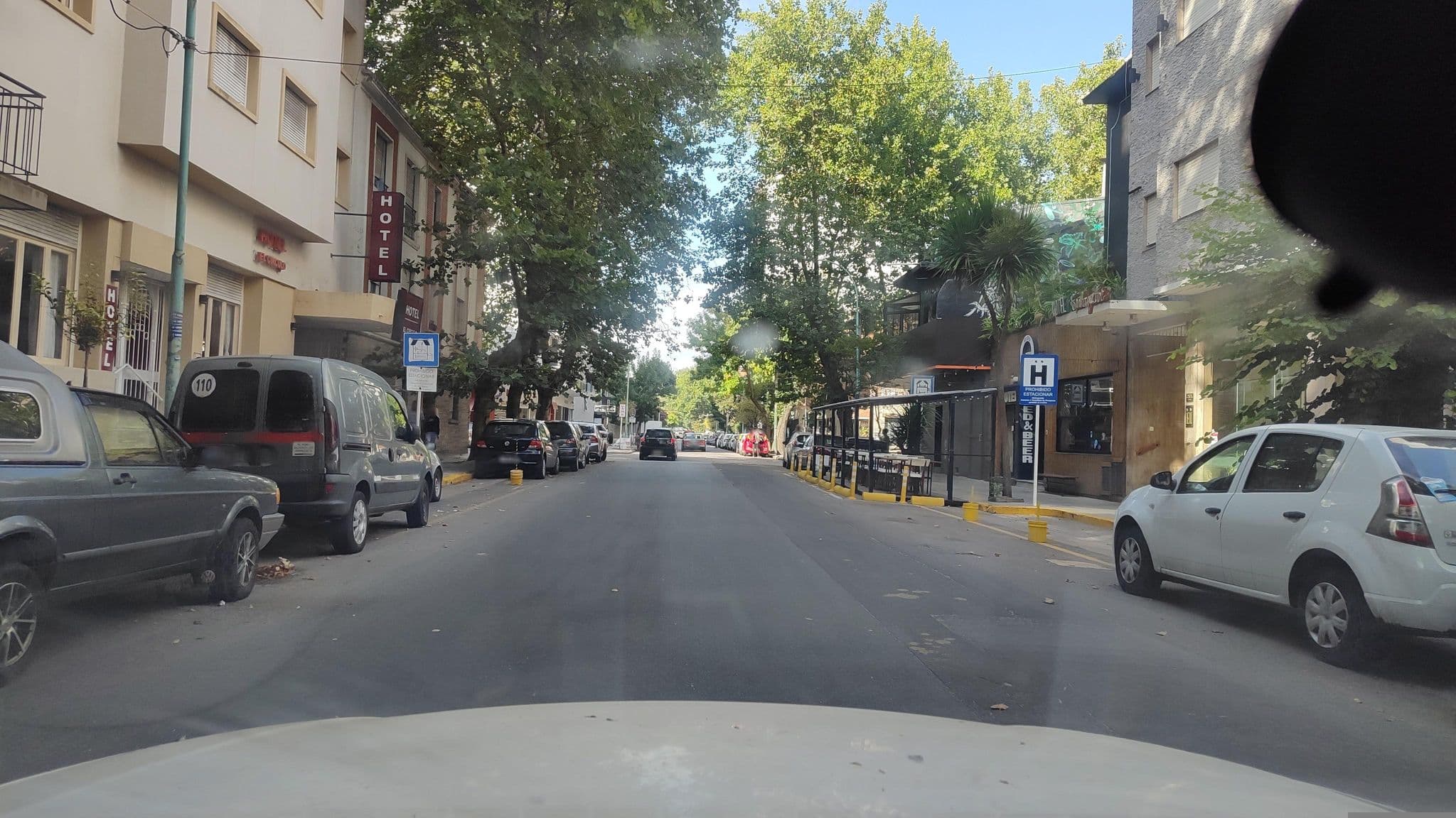 Street view near Hotel Círculo De Suboficiales De La Fuerza Aerea, Mar del Plata — © Kaart_Local (CC BY-SA · Mapillary)