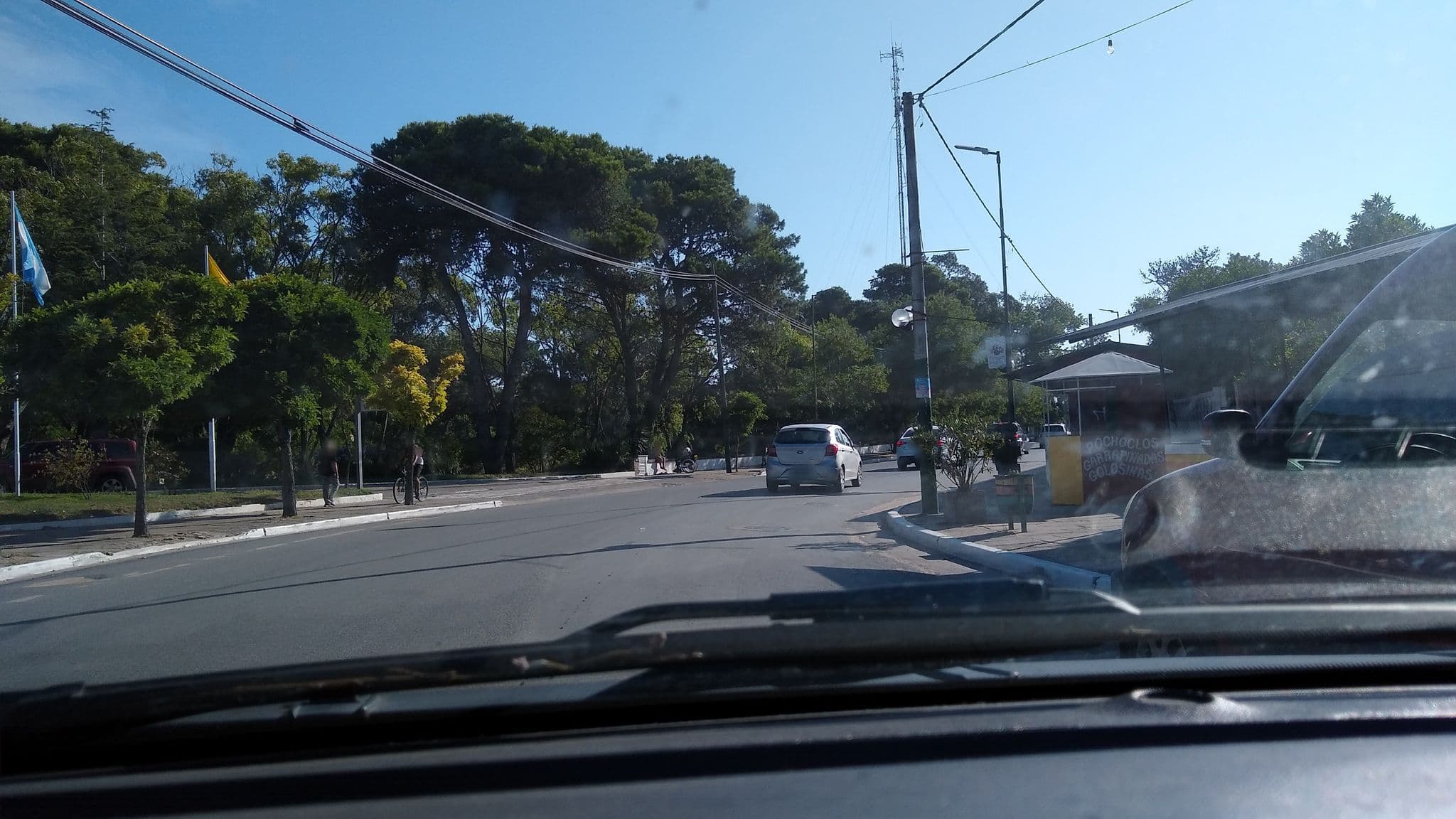 Street view near Dino's Hotel, Villa Gesell — © lggadea (CC BY-SA · Mapillary)