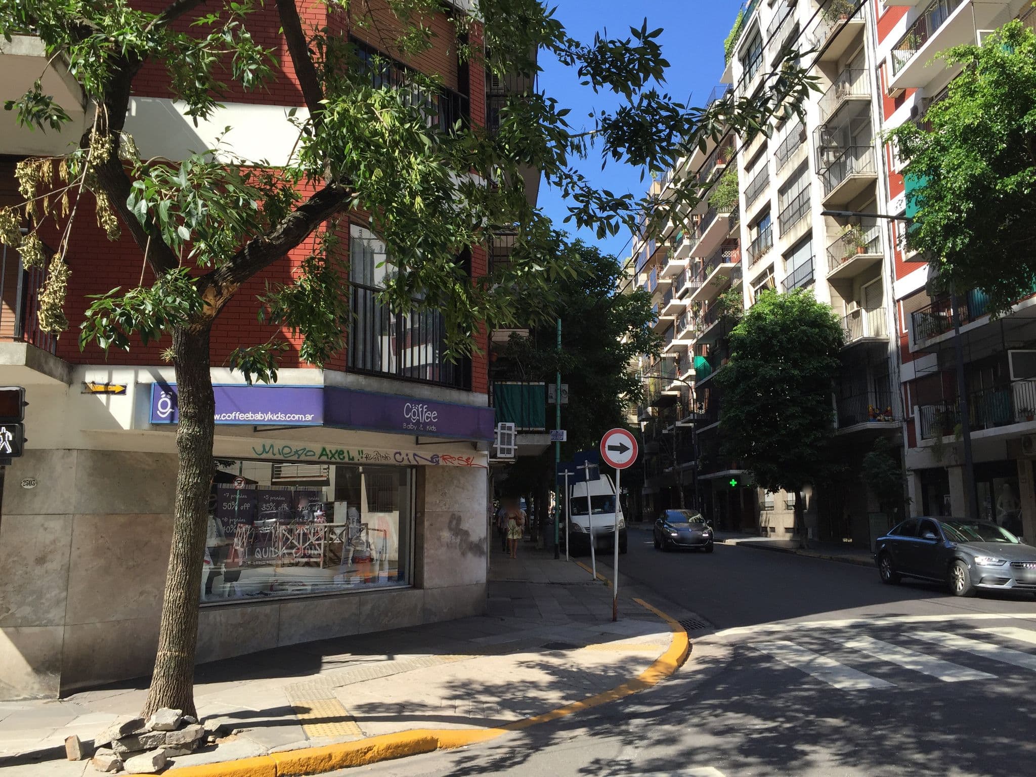 Street view near Anchorena Suits, Retiro — © nicolas17 (CC BY-SA · Mapillary)