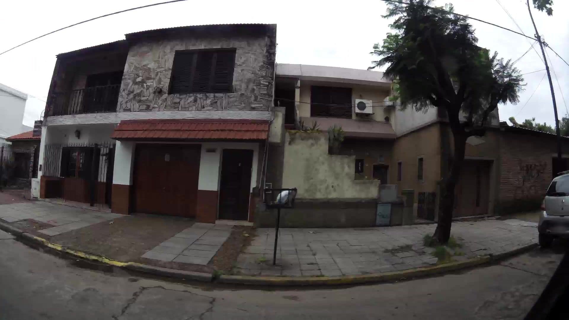 Street view near RESIDENCIAL SANTA TERESA DE CRISTO REY, Lanús — © kaartcam (CC BY-SA · Mapillary)